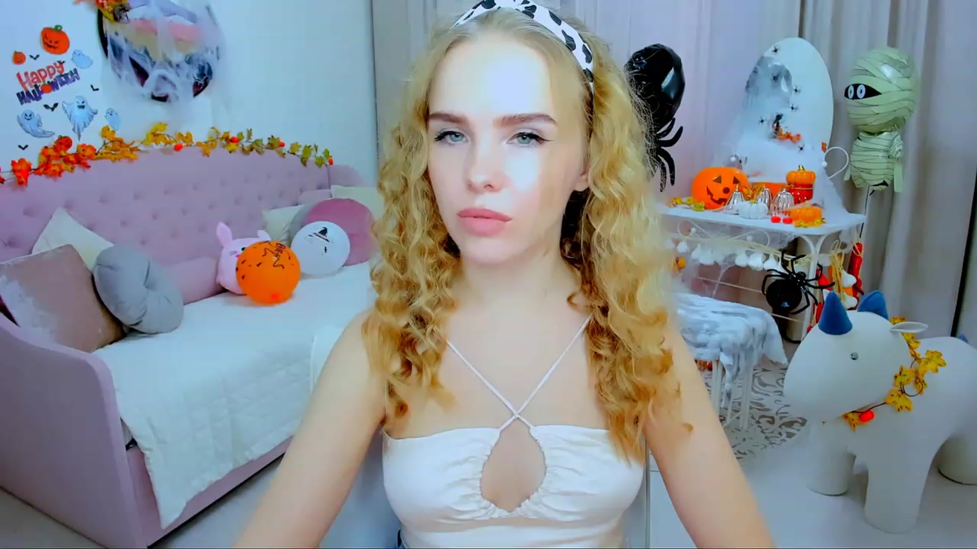 Gallery image thumbnail from Honey_Lucky's myfreecams stream on, 10/29/2023, 13:08 image 12 of 20