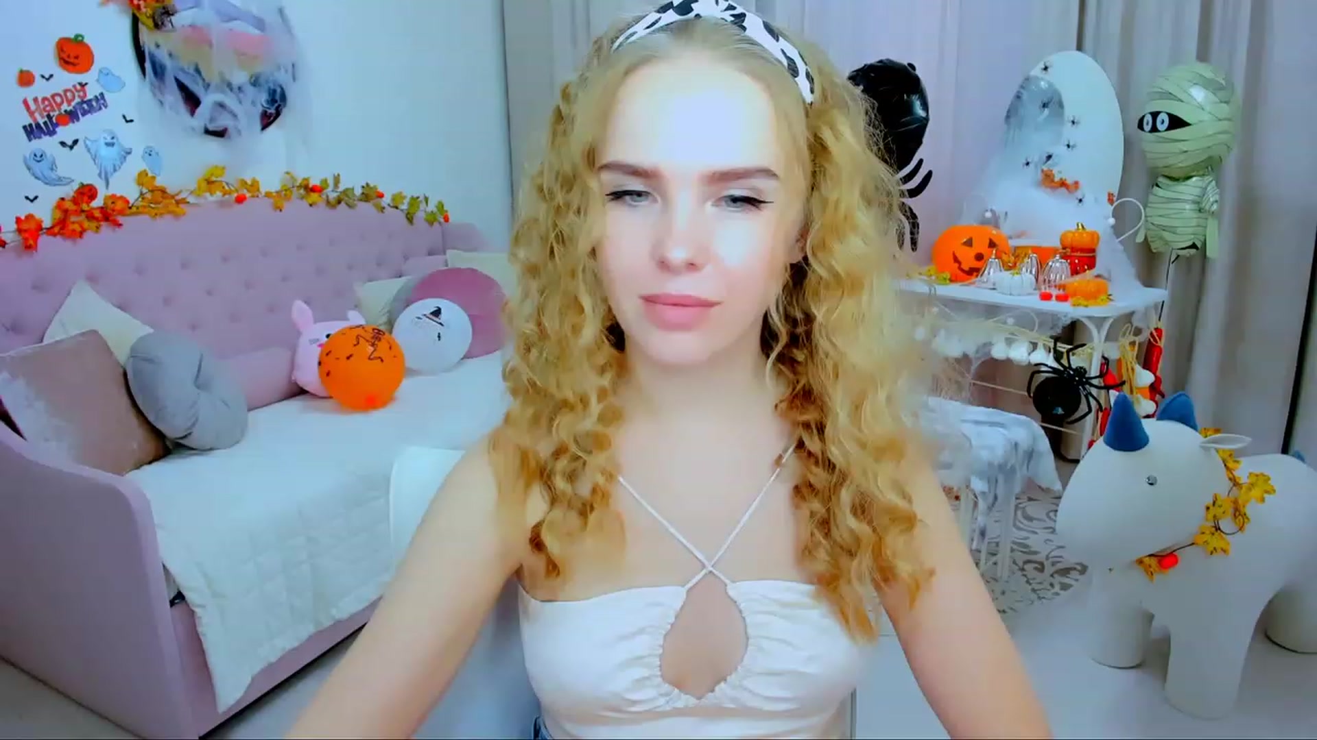 Gallery image thumbnail from Honey_Lucky's myfreecams stream on, 10/29/2023, 13:08 image 18 of 20