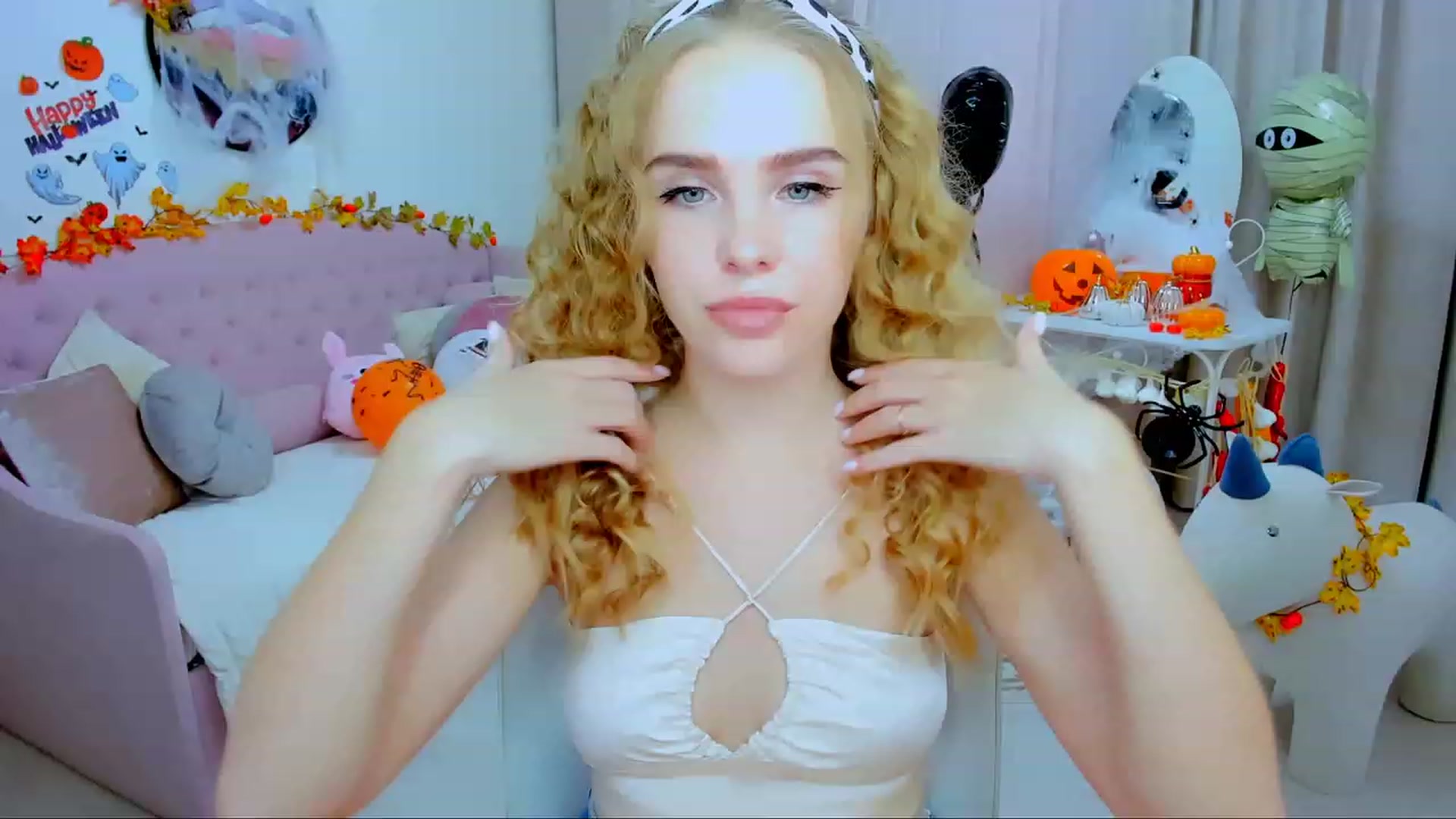 Gallery image thumbnail from Honey_Lucky's myfreecams stream on, 10/29/2023, 13:08 image 1 of 20