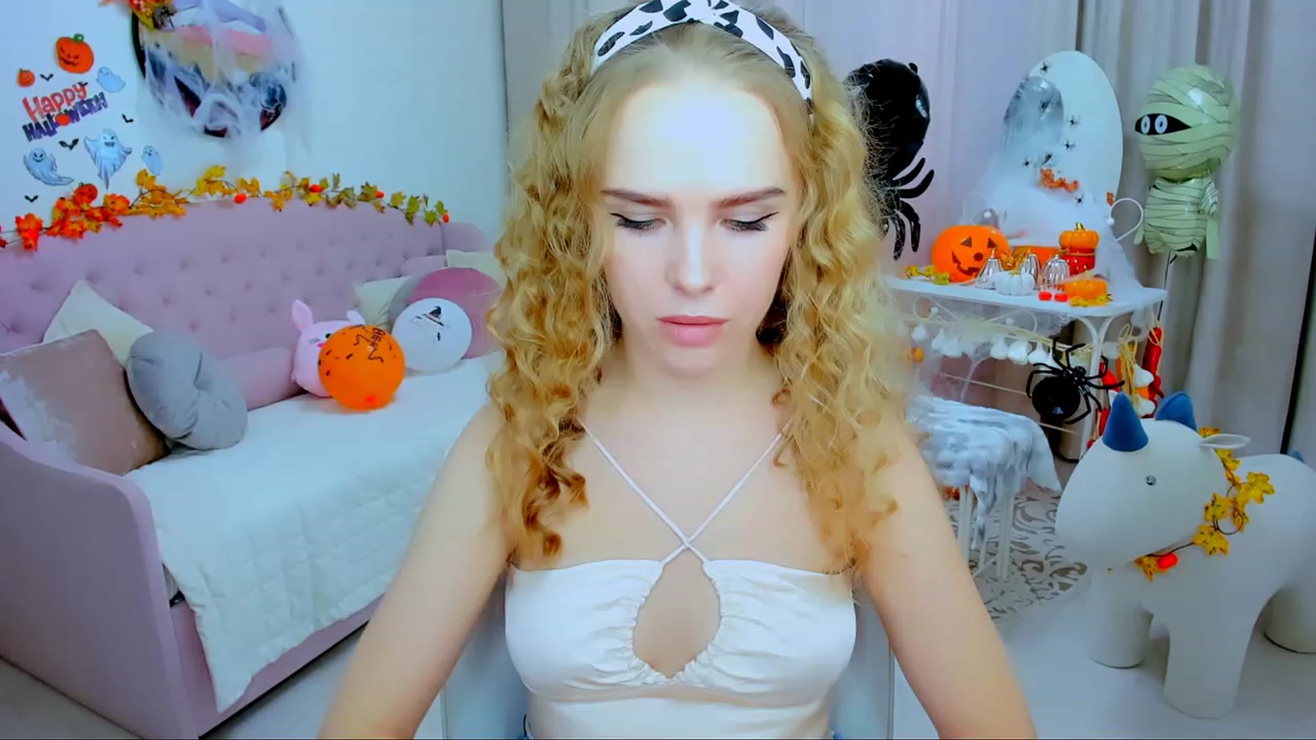 Gallery image thumbnail from Honey_Lucky's myfreecams stream on, 10/29/2023, 13:08 image 7 of 20