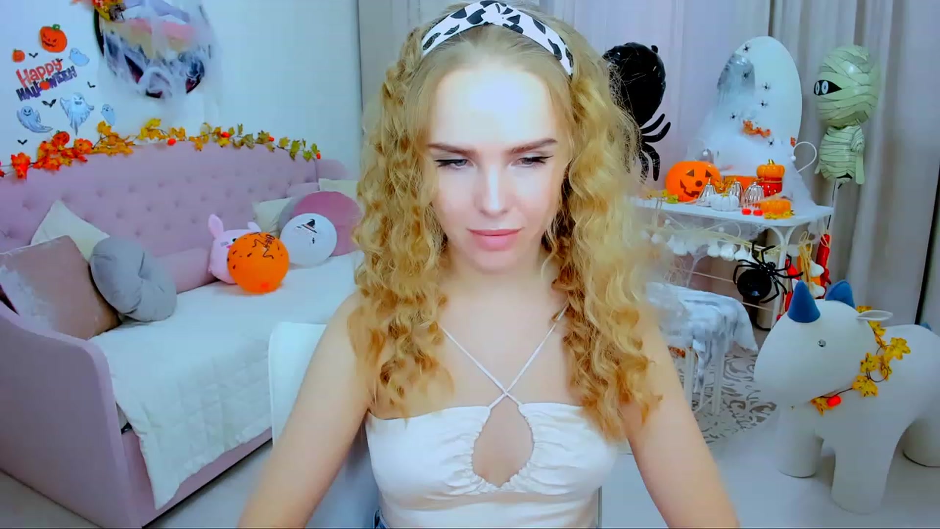 Gallery image thumbnail from Honey_Lucky's myfreecams stream on, 10/29/2023, 13:08 image 17 of 20