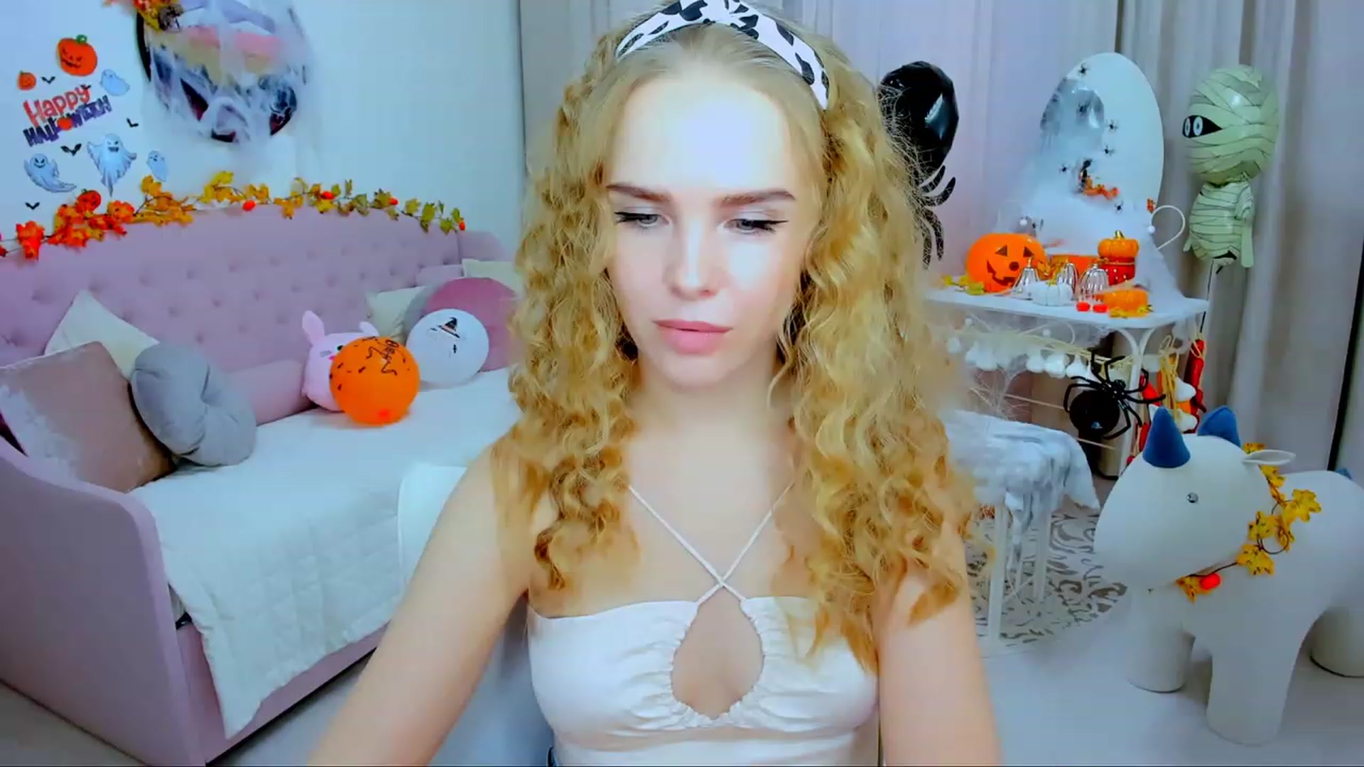 Gallery image thumbnail from Honey_Lucky's myfreecams stream on, 10/29/2023, 13:08 image 19 of 20