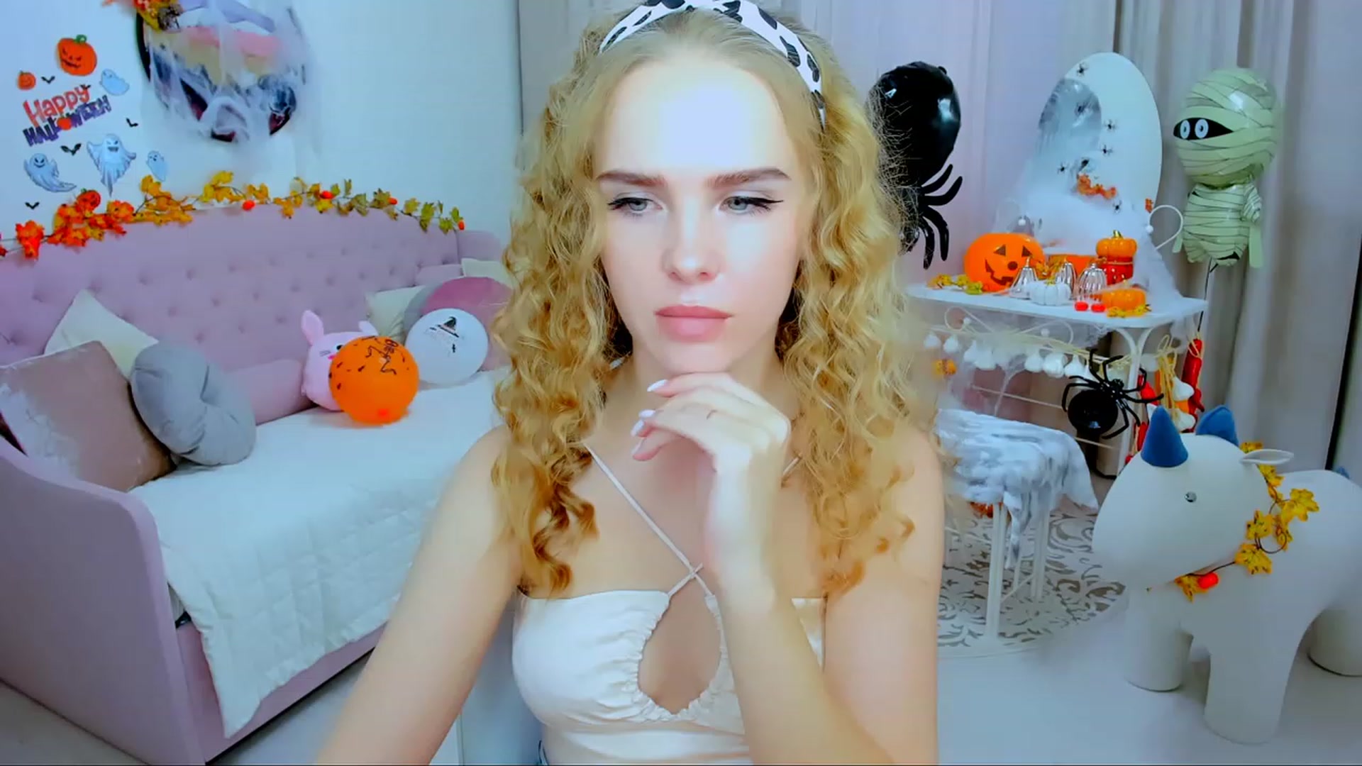 Gallery image thumbnail from Honey_Lucky's myfreecams stream on, 10/29/2023, 13:08 image 6 of 20