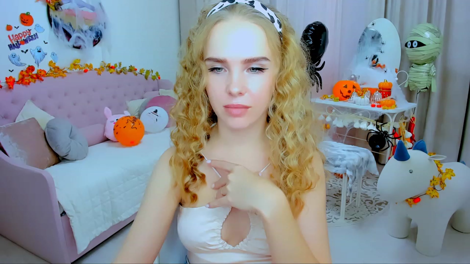 Gallery image thumbnail from Honey_Lucky's myfreecams stream on, 10/29/2023, 13:08 image 8 of 20