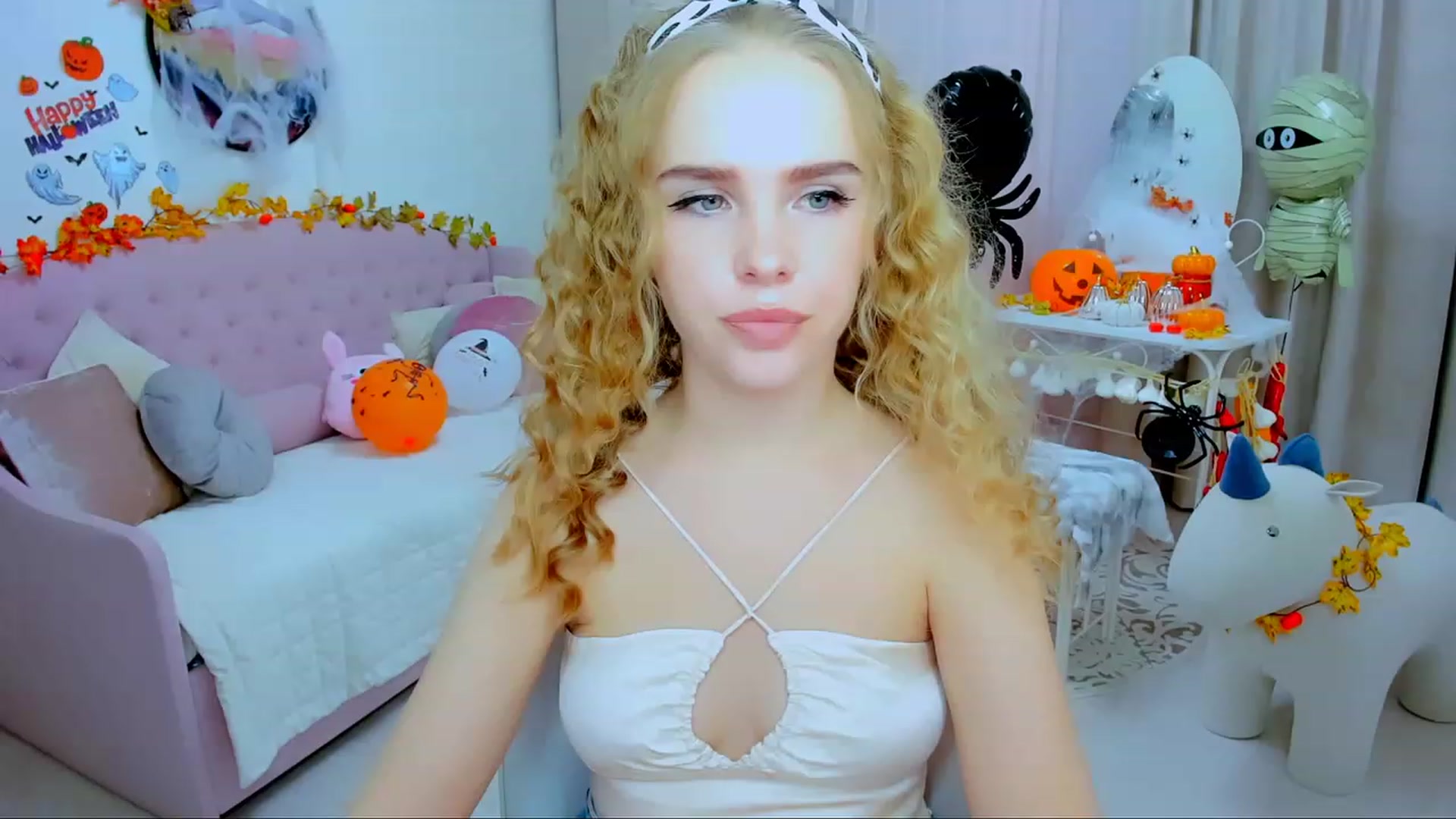 Gallery image thumbnail from Honey_Lucky's myfreecams stream on, 10/29/2023, 13:08 image 2 of 20