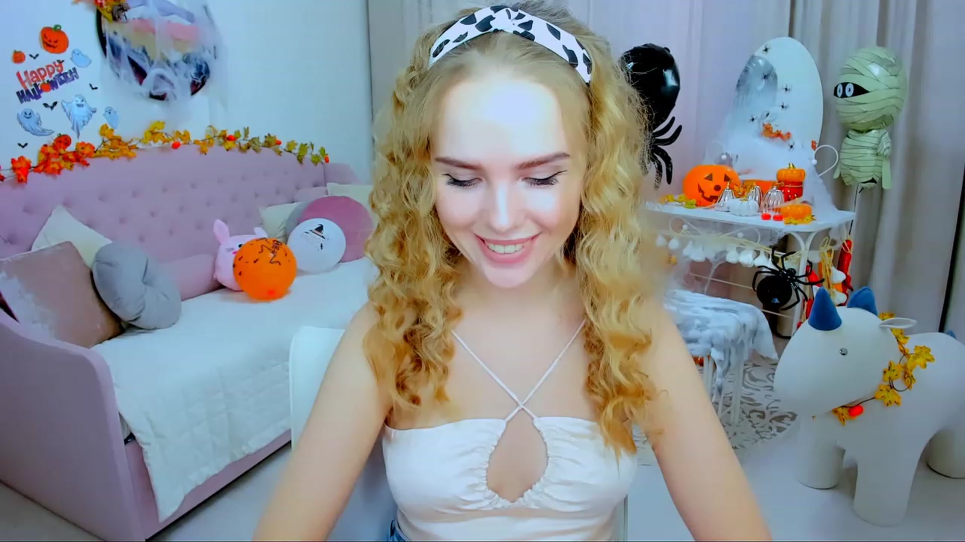 Gallery image thumbnail from Honey_Lucky's myfreecams stream on, 10/29/2023, 13:08 image 13 of 20
