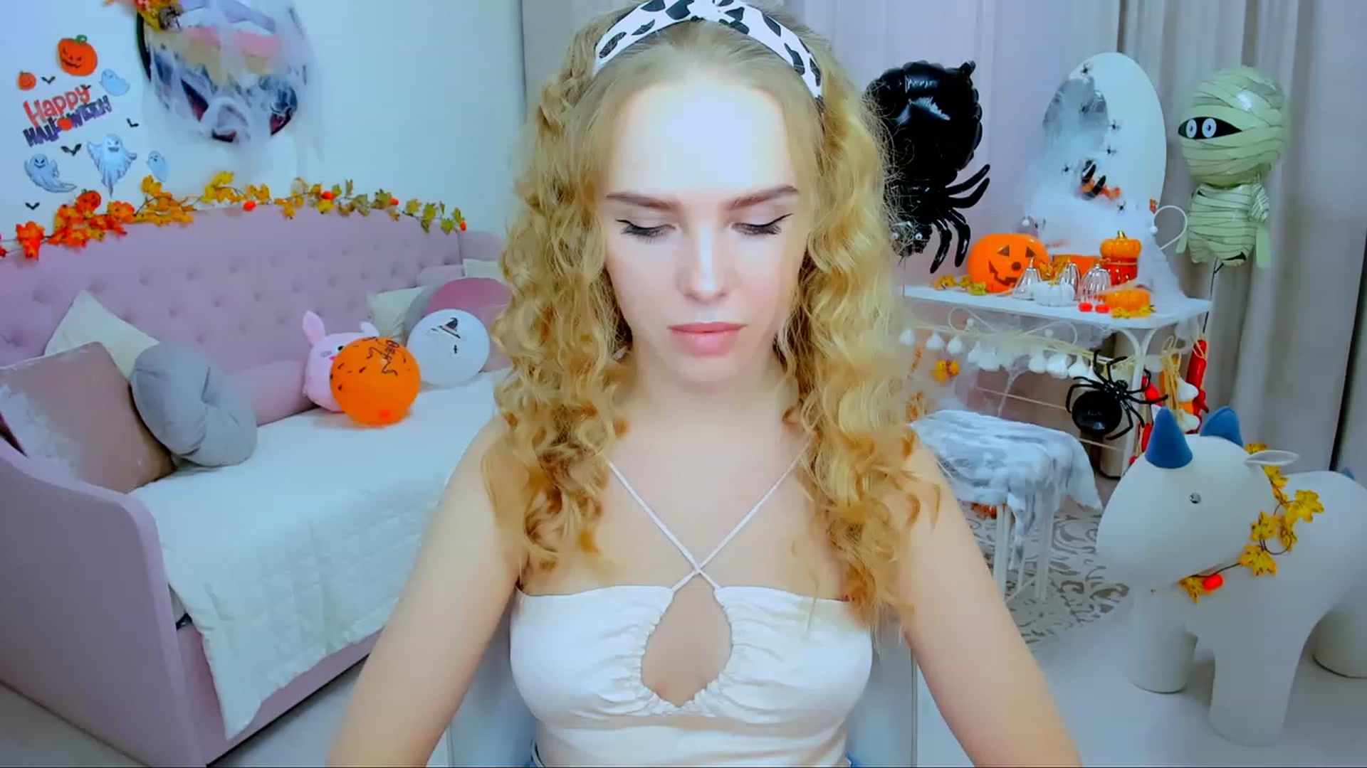 Gallery image thumbnail from Honey_Lucky's myfreecams stream on, 10/29/2023, 13:08 image 10 of 20