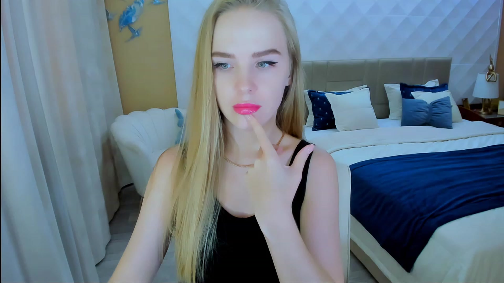 Gallery image thumbnail from Honey_Lucky's myfreecams stream on, 11/17/2023, 09:35 image 6 of 20