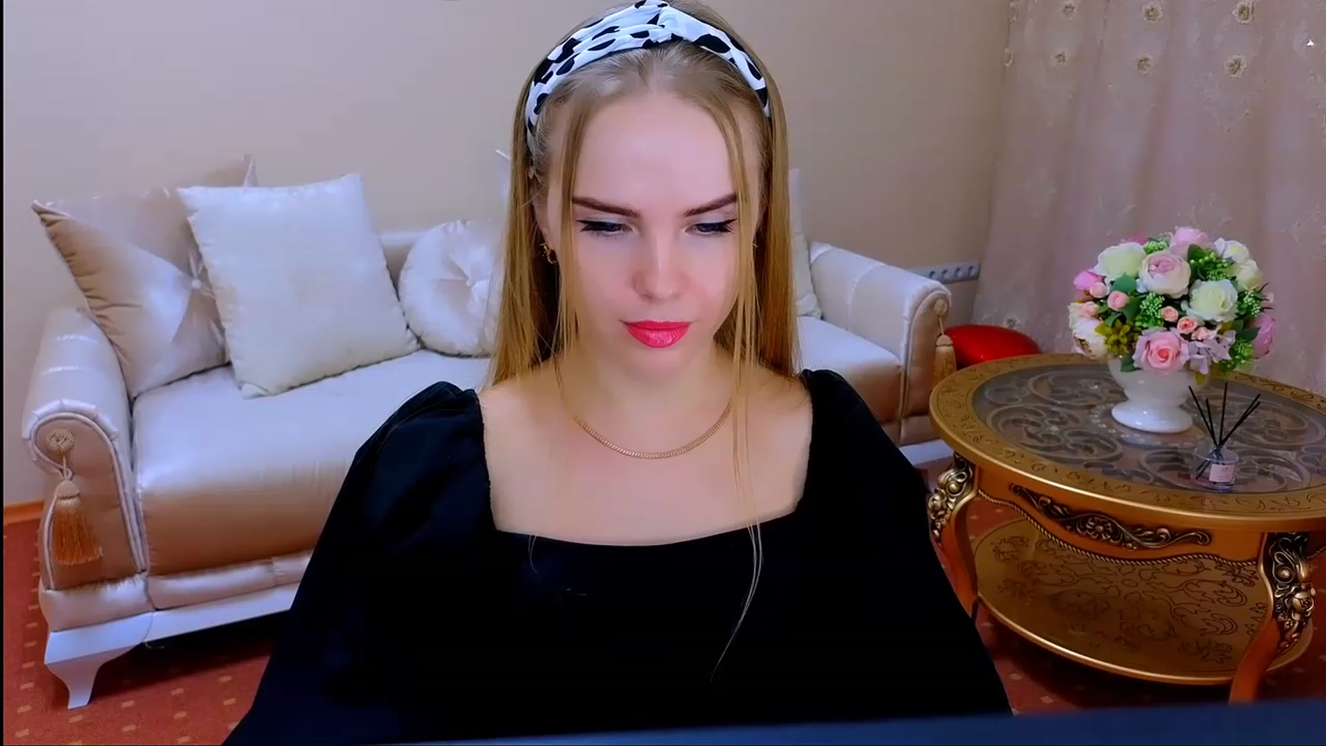 Gallery image thumbnail from Honey_Lucky's myfreecams stream on, 11/18/2023, 13:45 image 14 of 20