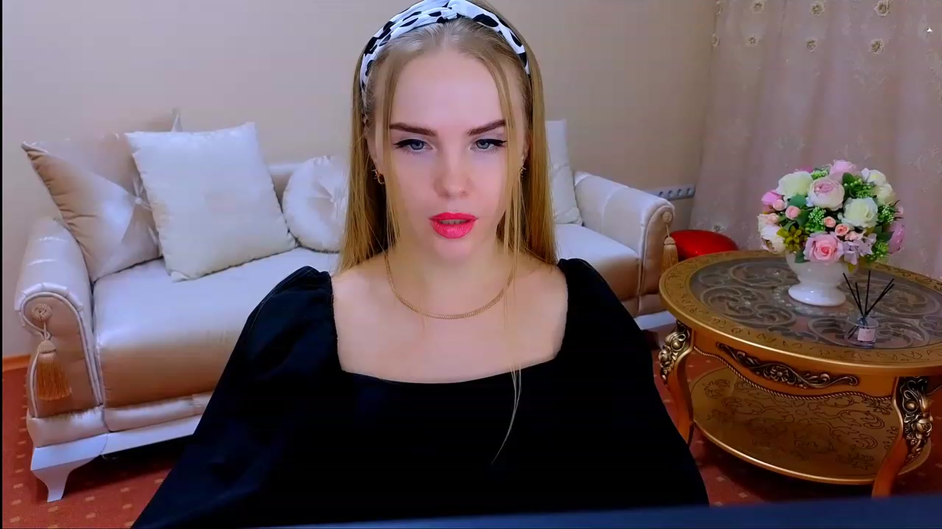 Gallery image thumbnail from Honey_Lucky's myfreecams stream on, 11/18/2023, 13:45 image 9 of 20