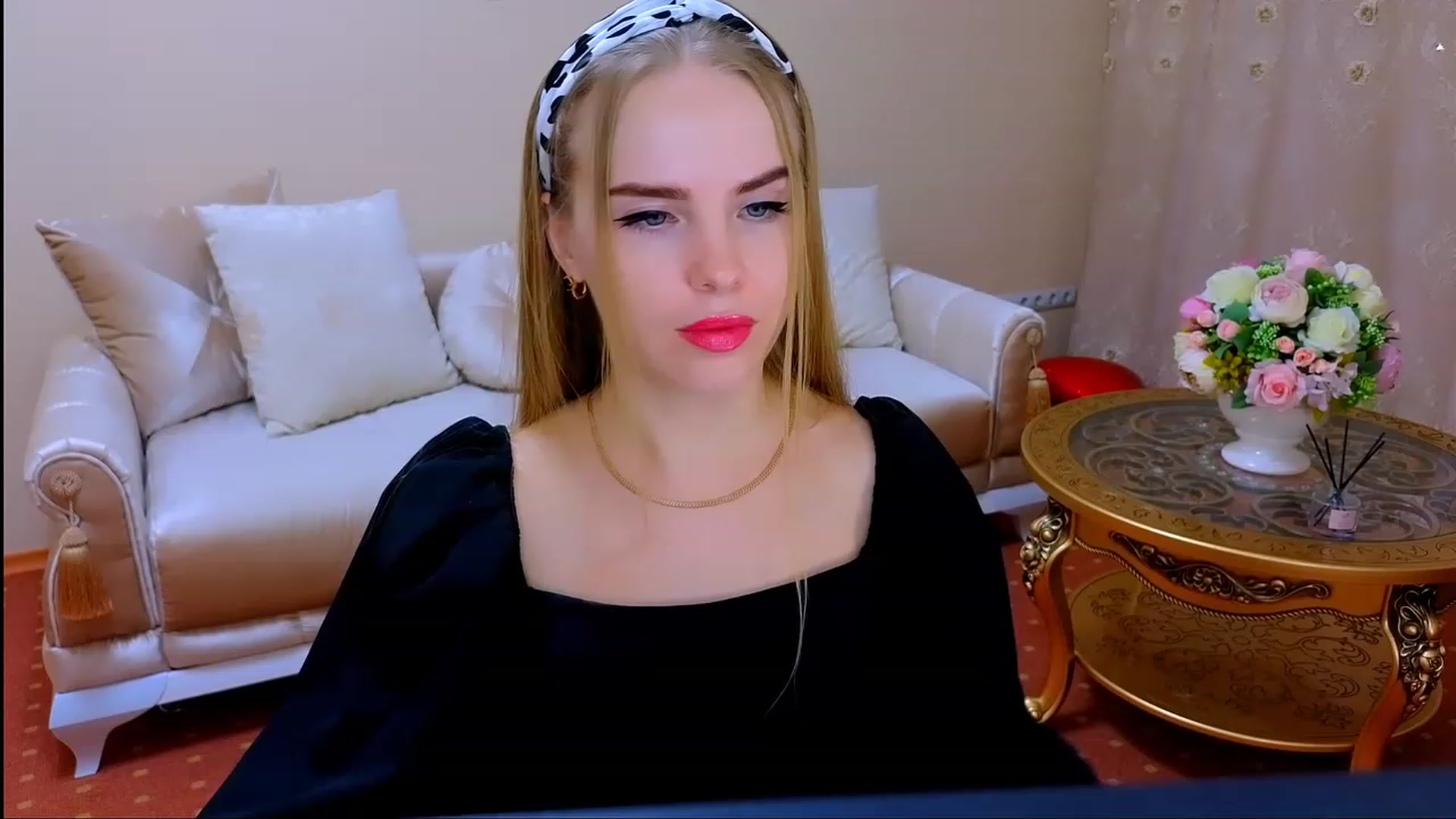 Gallery image thumbnail from Honey_Lucky's myfreecams stream on, 11/18/2023, 13:45 image 10 of 20