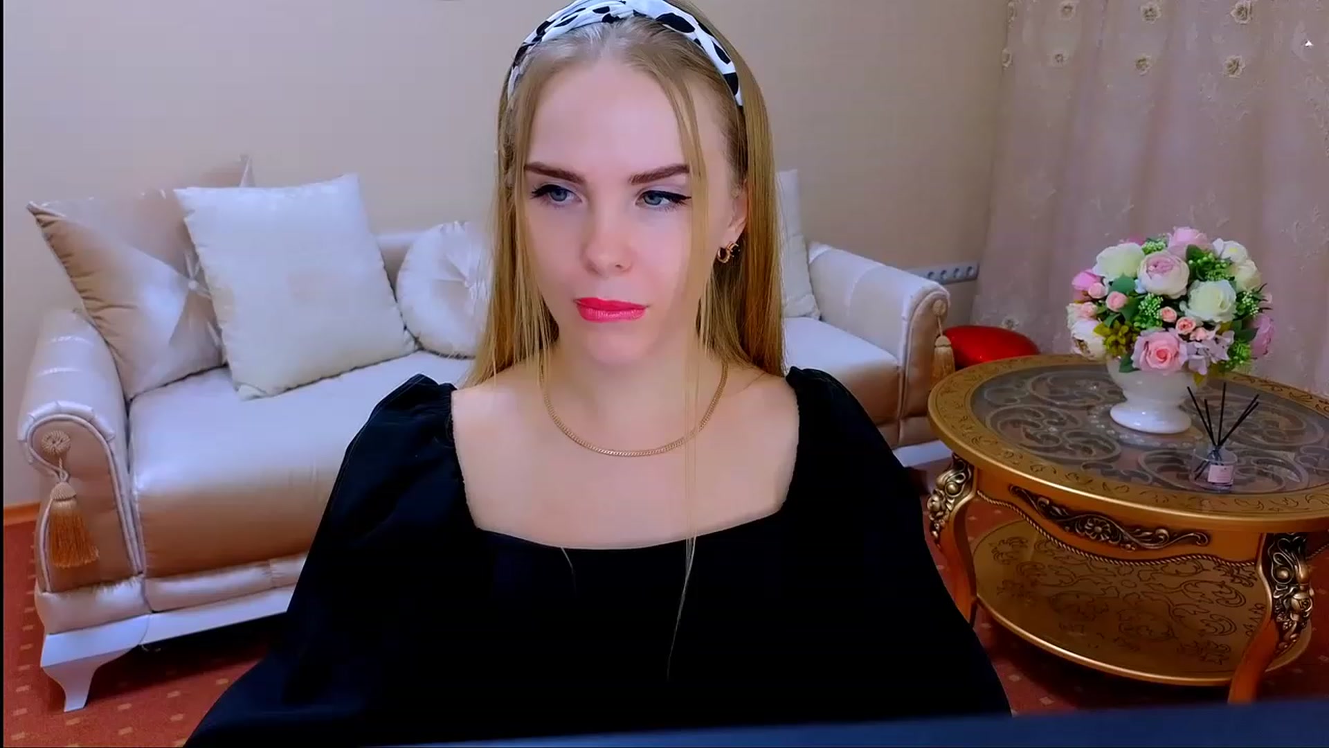 Gallery image thumbnail from Honey_Lucky's myfreecams stream on, 11/18/2023, 13:45 image 3 of 20