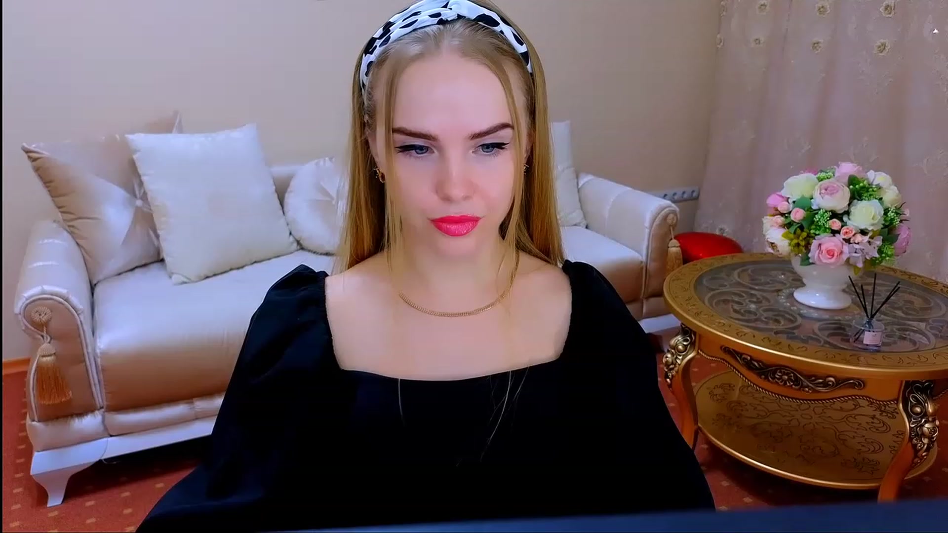 Gallery image thumbnail from Honey_Lucky's myfreecams stream on, 11/18/2023, 13:45 image 2 of 20