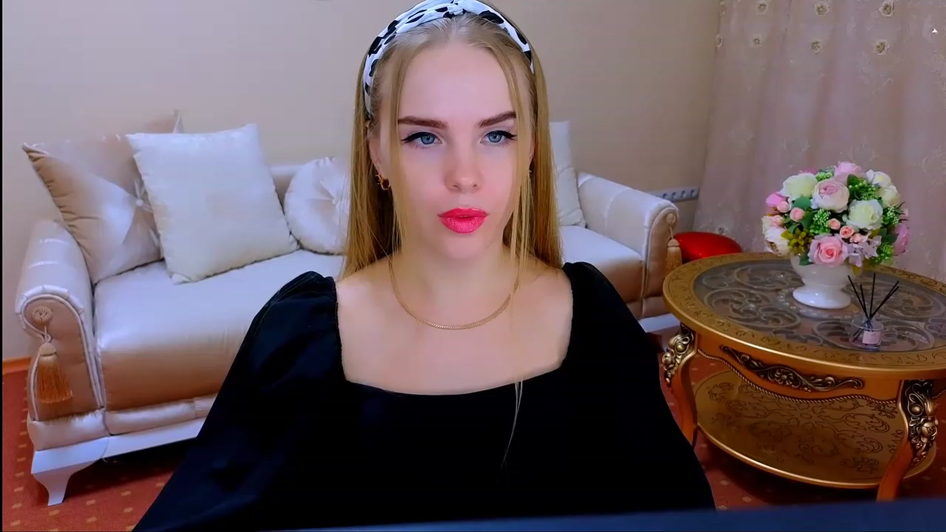 Gallery image thumbnail from Honey_Lucky's myfreecams stream on, 11/18/2023, 13:45 image 8 of 20