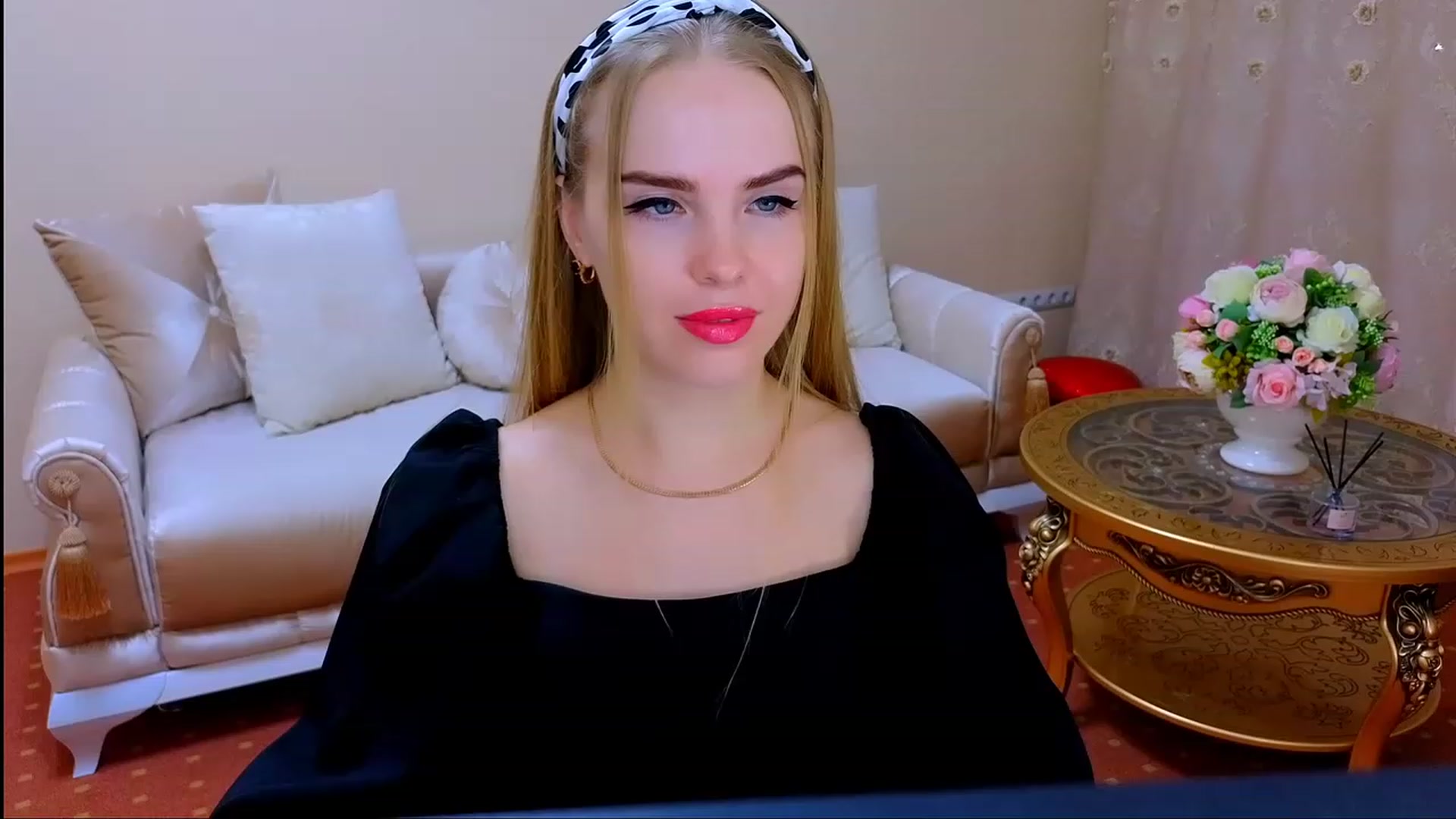 Gallery image thumbnail from Honey_Lucky's myfreecams stream on, 11/18/2023, 13:45 image 1 of 20