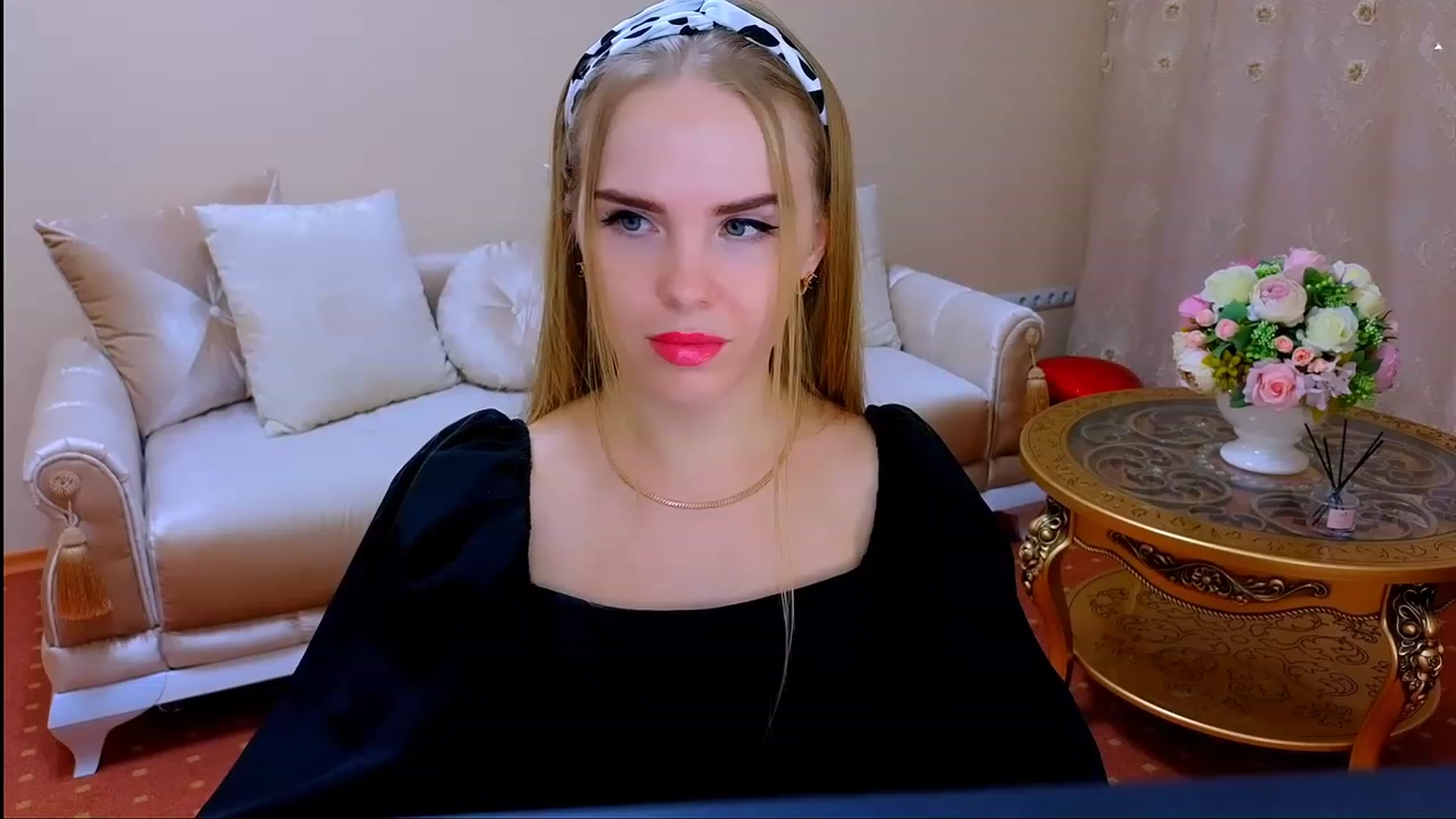 Gallery image thumbnail from Honey_Lucky's myfreecams stream on, 11/18/2023, 13:45 image 6 of 20