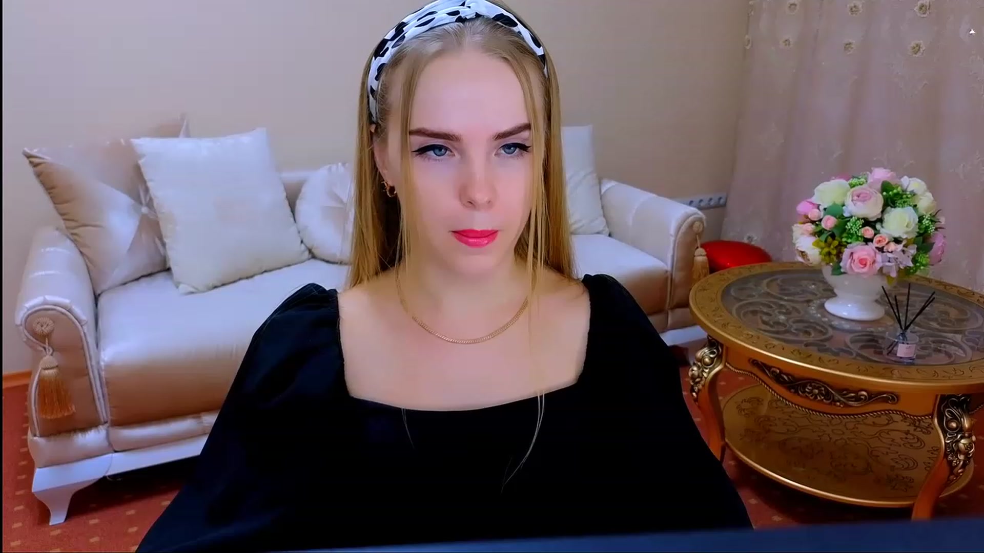 Gallery image thumbnail from Honey_Lucky's myfreecams stream on, 11/18/2023, 13:45 image 12 of 20