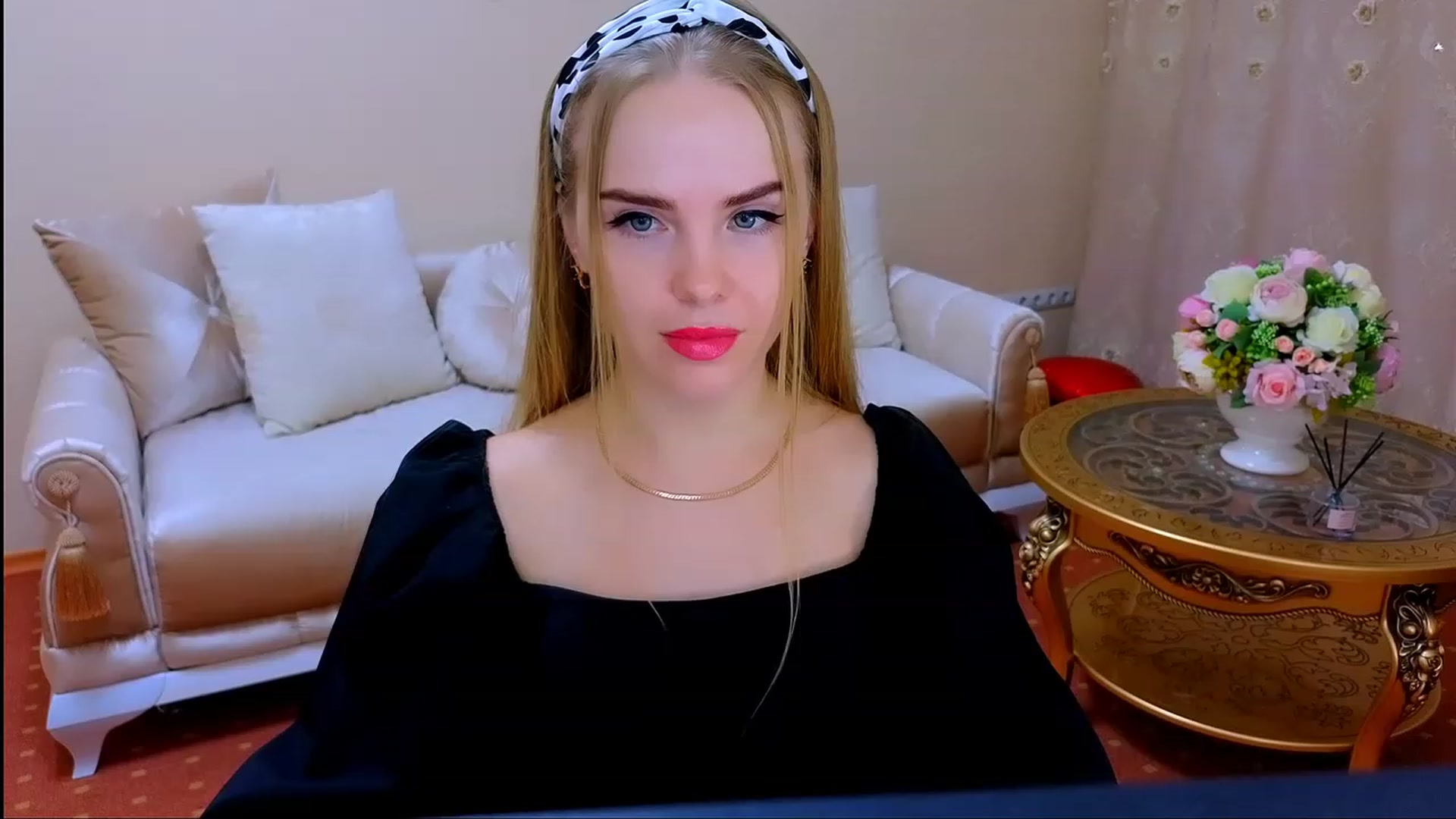 Gallery image thumbnail from Honey_Lucky's myfreecams stream on, 11/18/2023, 13:45 image 5 of 20