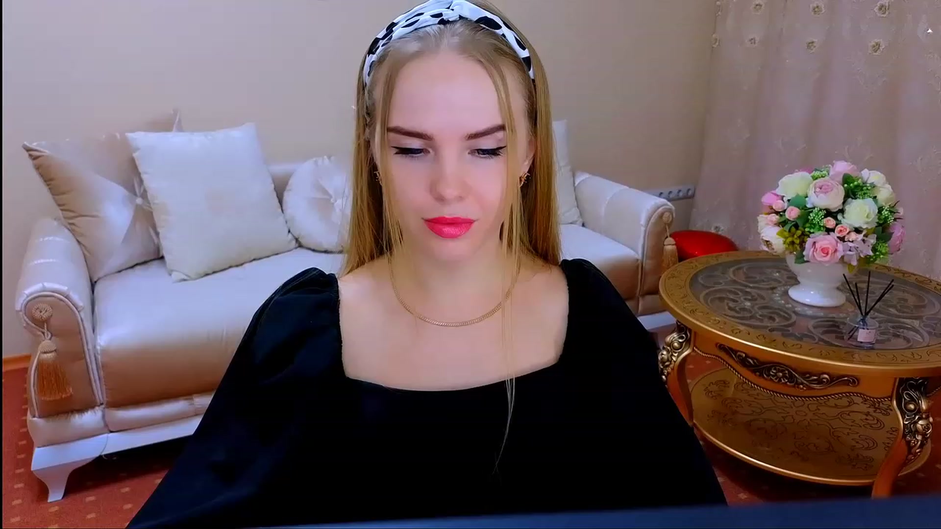 Gallery image thumbnail from Honey_Lucky's myfreecams stream on, 11/18/2023, 13:45 image 7 of 20