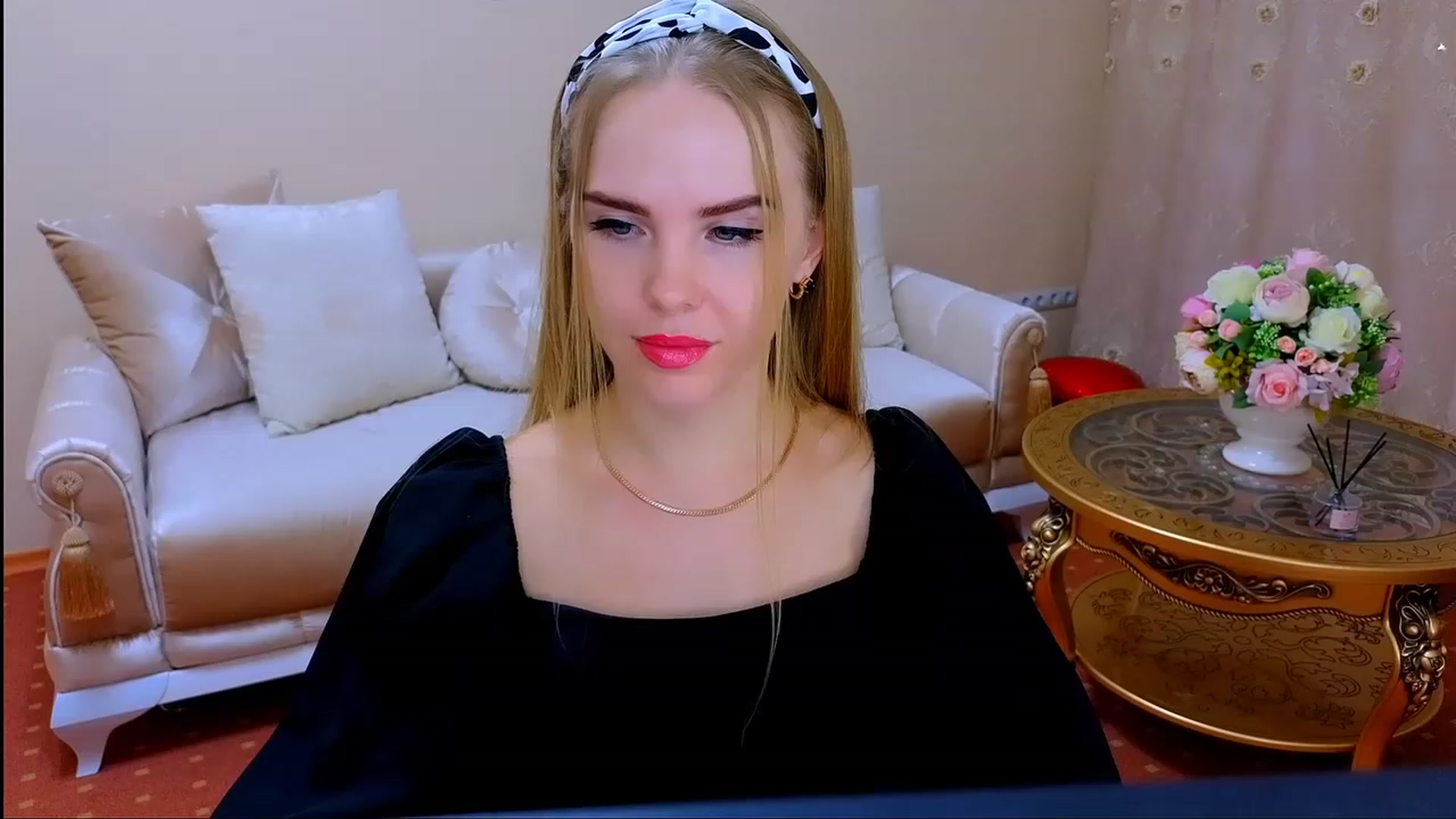 Gallery image thumbnail from Honey_Lucky's myfreecams stream on, 11/18/2023, 13:45 image 17 of 20
