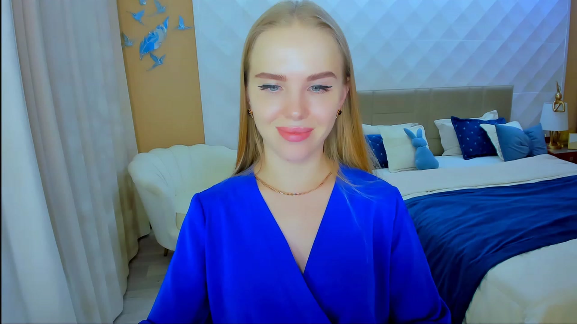 Gallery image thumbnail from Honey_Lucky's myfreecams stream on, 11/22/2023, 12:43 image 16 of 20