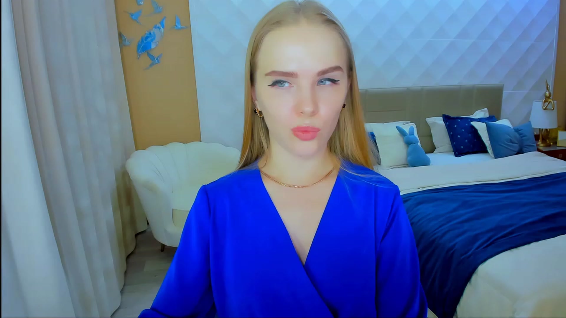 Gallery image thumbnail from Honey_Lucky's myfreecams stream on, 11/22/2023, 12:43 image 11 of 20