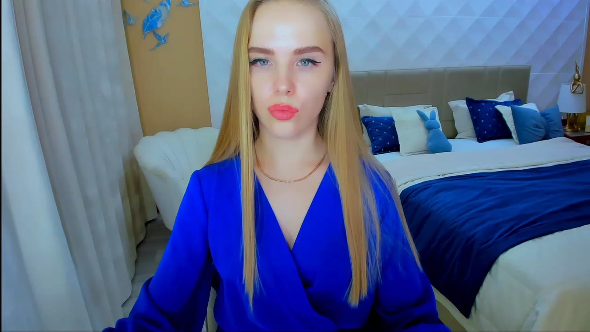 Gallery image thumbnail from Honey_Lucky's myfreecams stream on, 11/22/2023, 17:44 image 3 of 20