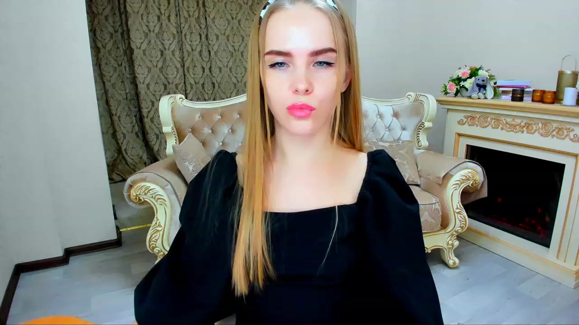 Gallery image thumbnail from Honey_Lucky's myfreecams stream on, 11/26/2023, 12:44 image 6 of 20