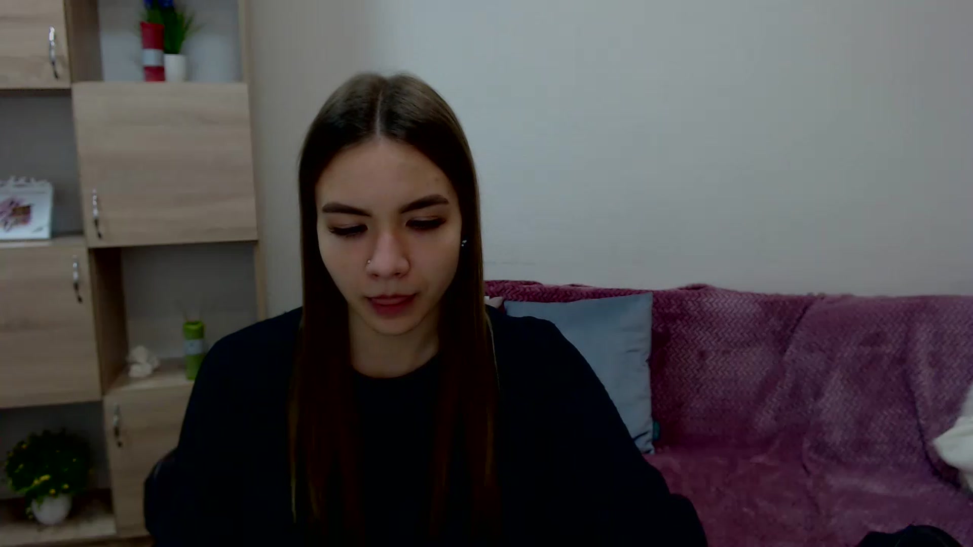 Gallery image thumbnail from Honey_MFC's myfreecams stream on, 12/25/2022, 17:00 image 5 of 20