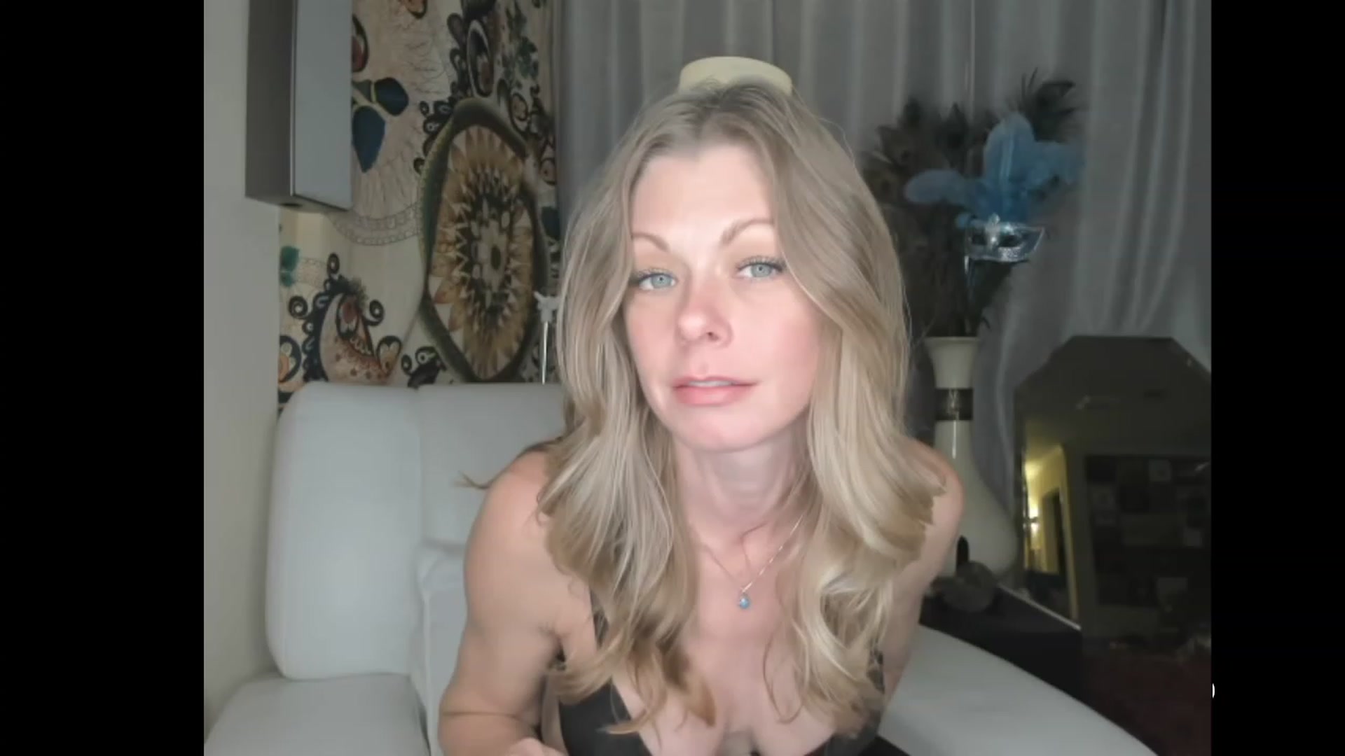 Gallery image thumbnail from Honey_Sukle's myfreecams stream on, 12/08/2022, 02:00 image 6 of 20