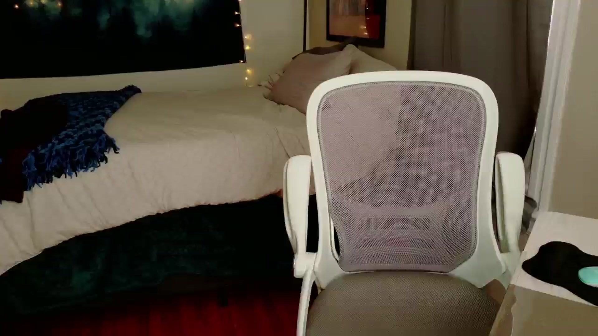 Gallery image thumbnail from Honey_bunny18's myfreecams stream on, 09/16/2024, 17:00 image 11 of 20