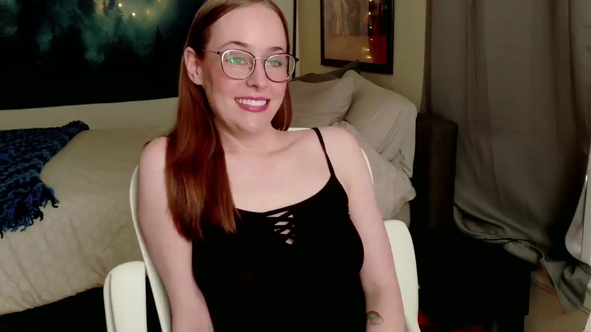 Gallery image thumbnail from Honey_bunny18's myfreecams stream on, 09/16/2024, 17:00 image 4 of 20