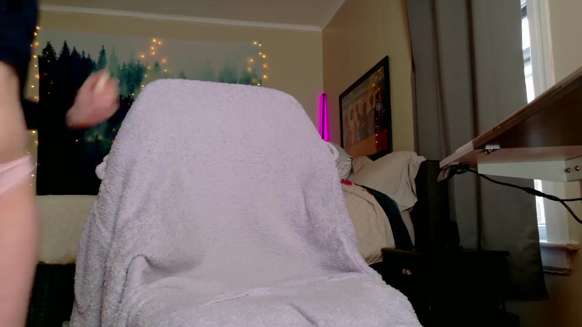 Gallery image thumbnail from Honey_bunny18's myfreecams stream on, 09/30/2024, 18:56 image 14 of 20