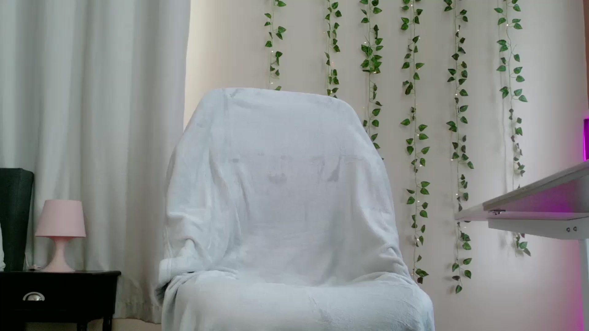 Gallery image thumbnail from Honey_bunny18's myfreecams stream on, 07/10/2025, 18:34 image 13 of 20