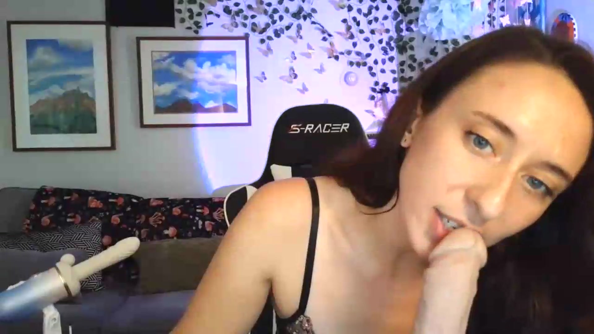 Gallery image thumbnail from Honey_luxxx's myfreecams stream on, 08/24/2026, 22:08 image 9 of 20