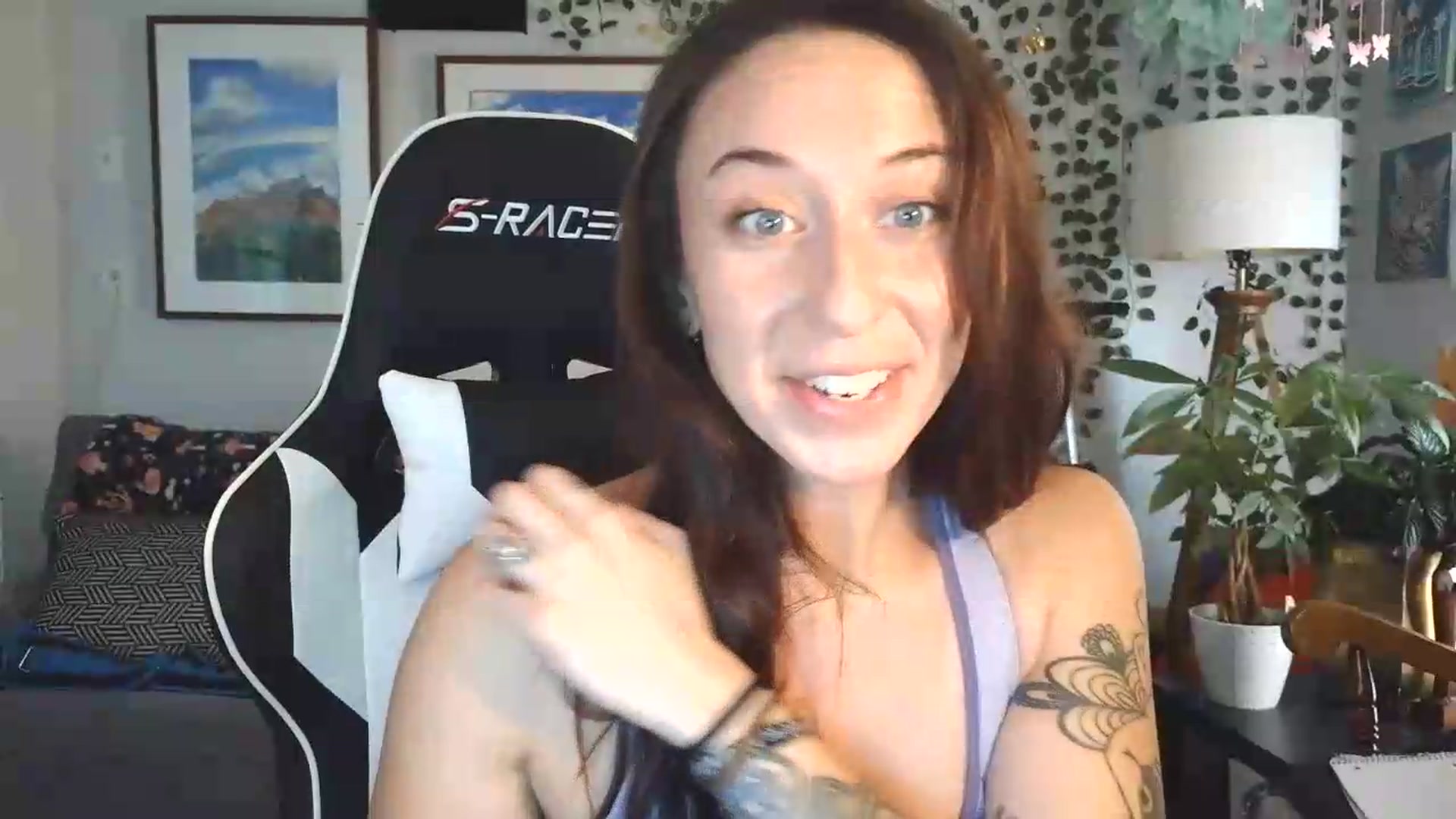 Gallery image thumbnail from Honey_luxxx's myfreecams stream on, 08/26/2026, 20:36 image 4 of 20