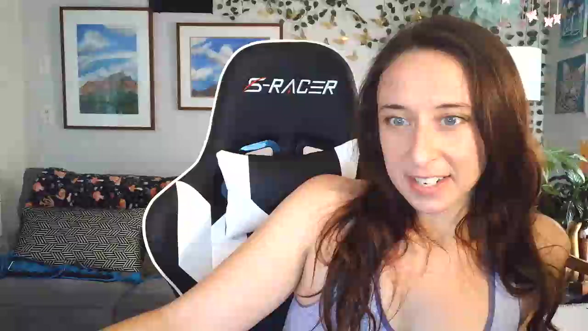 Gallery image thumbnail from Honey_luxxx's myfreecams stream on, 08/26/2026, 20:36 image 6 of 20