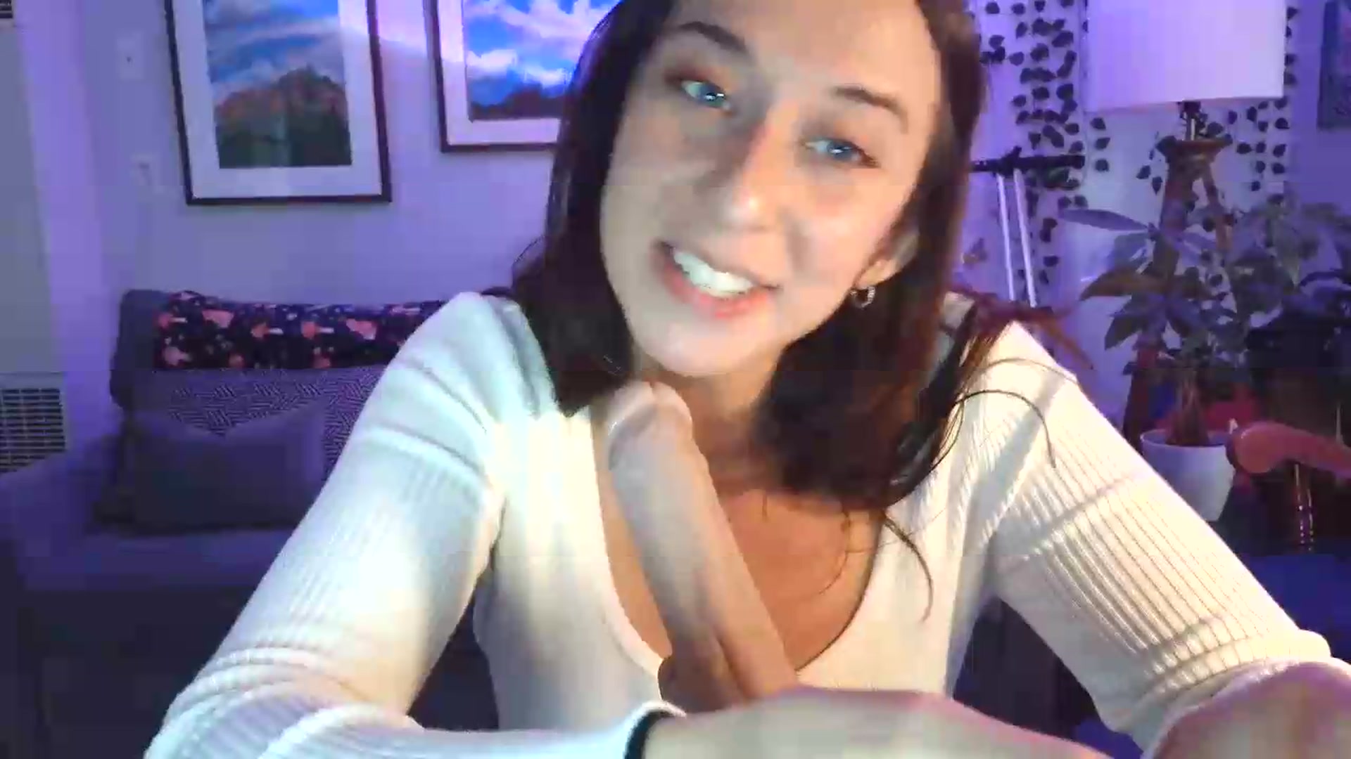 Gallery image thumbnail from Honey_luxxx's myfreecams stream on, 08/27/2026, 17:57 image 6 of 20