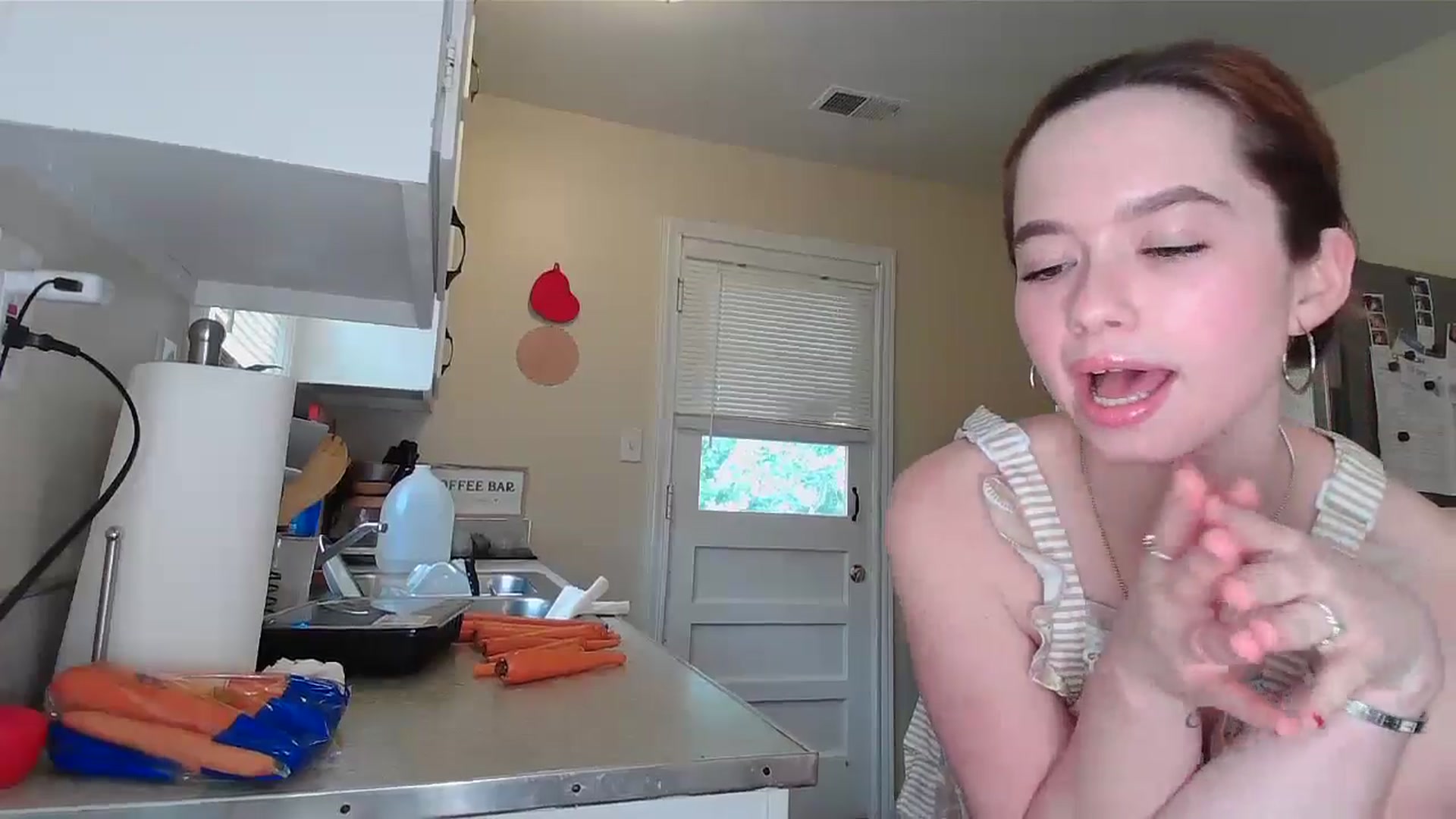 Gallery image thumbnail from Honeyandroses's myfreecams stream on, 06/10/2024, 23:13 image 4 of 20
