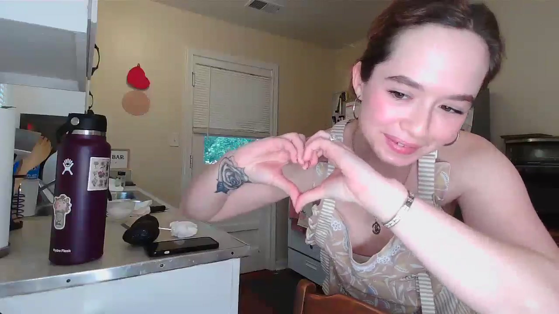 Gallery image thumbnail from Honeyandroses's myfreecams stream on, 06/10/2024, 23:55 image 15 of 20