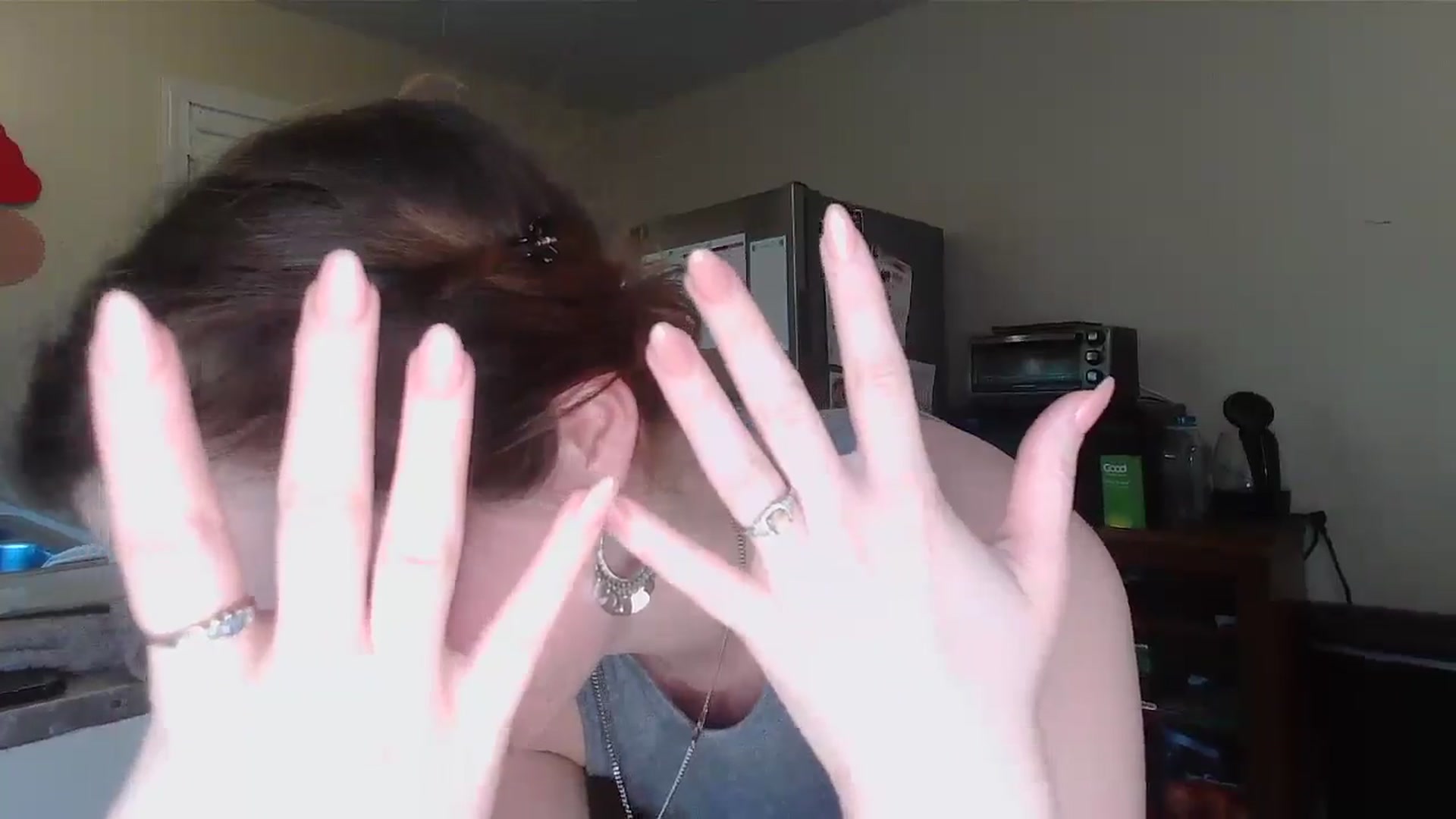 Gallery image thumbnail from Honeyandroses's myfreecams stream on, 06/16/2024, 01:00 image 4 of 20