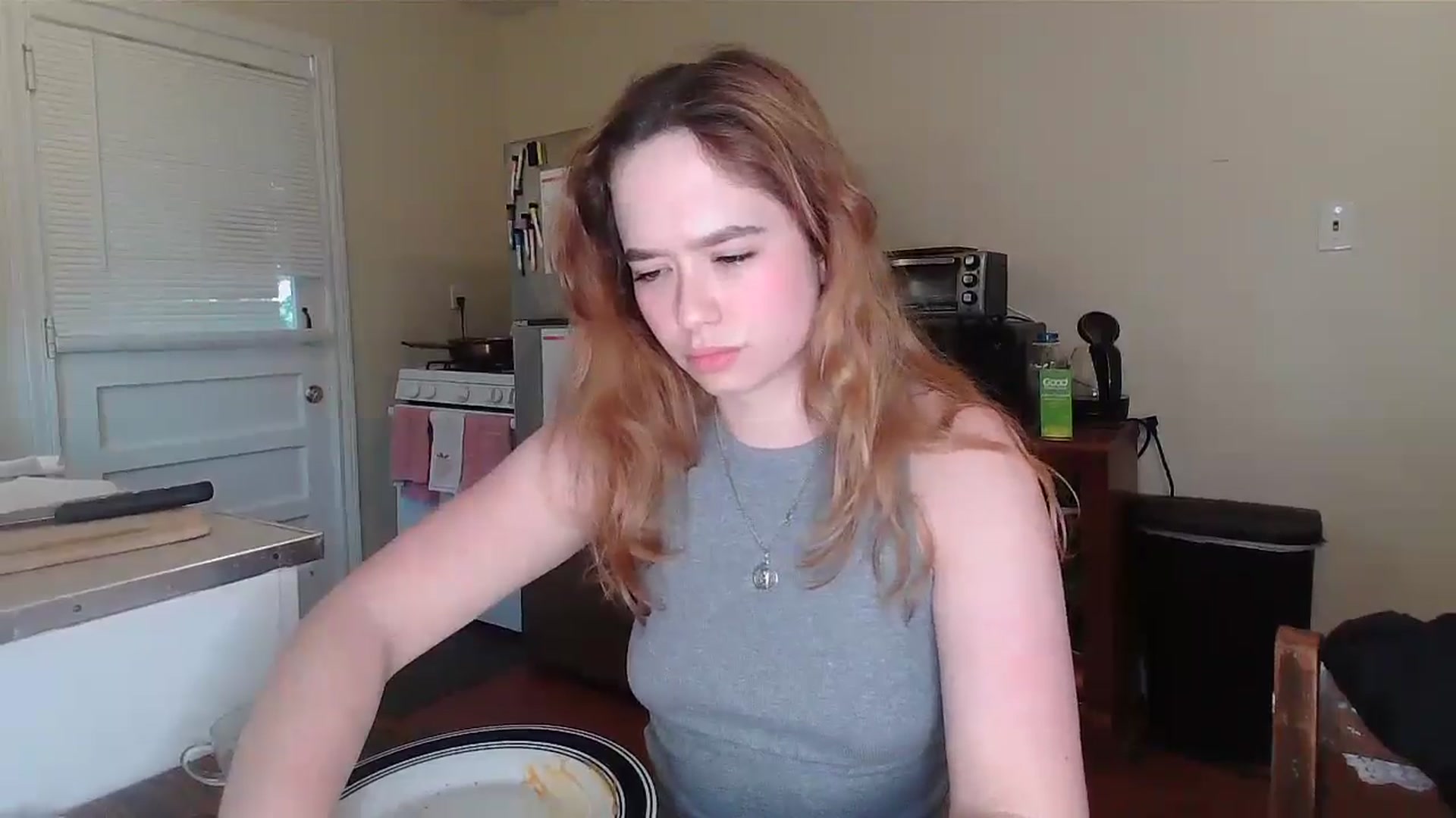Gallery image thumbnail from Honeyandroses's myfreecams stream on, 06/16/2024, 01:00 image 18 of 20