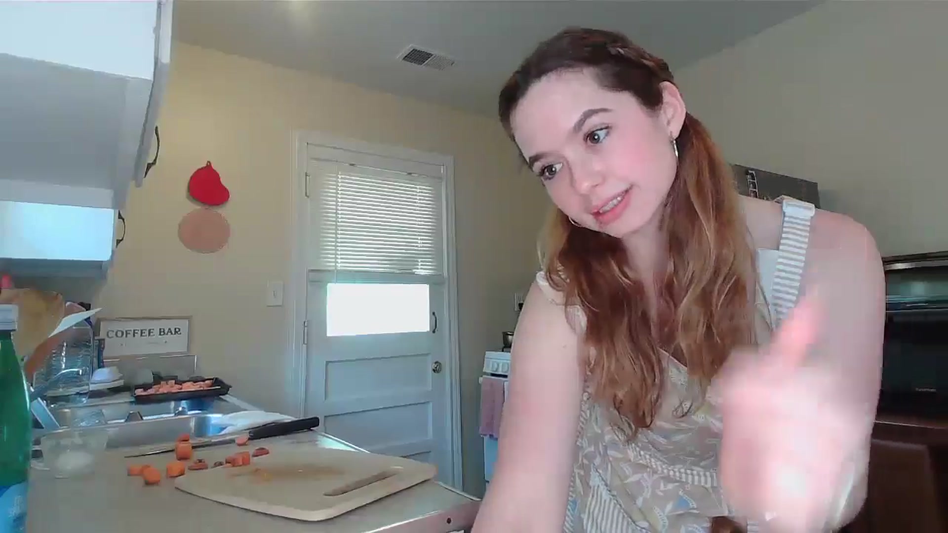 Gallery image thumbnail from Honeyandroses's myfreecams stream on, 06/17/2024, 22:42 image 8 of 20