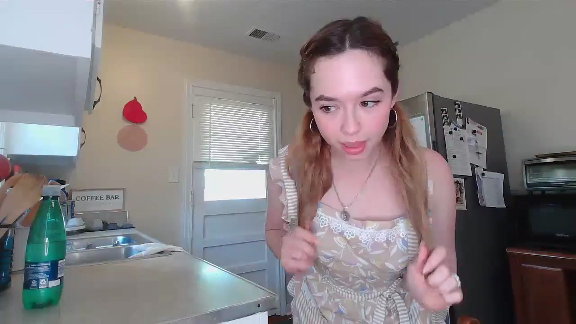 Gallery image thumbnail from Honeyandroses's myfreecams stream on, 06/17/2024, 22:42 image 2 of 20