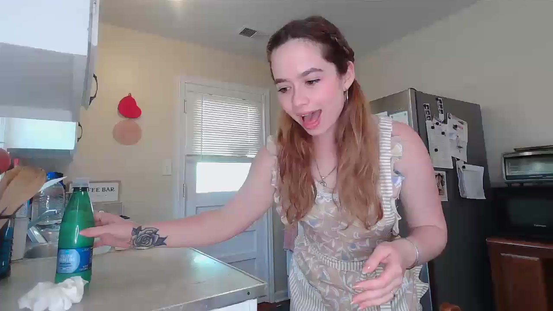 Gallery image thumbnail from Honeyandroses's myfreecams stream on, 06/17/2024, 22:42 image 1 of 20