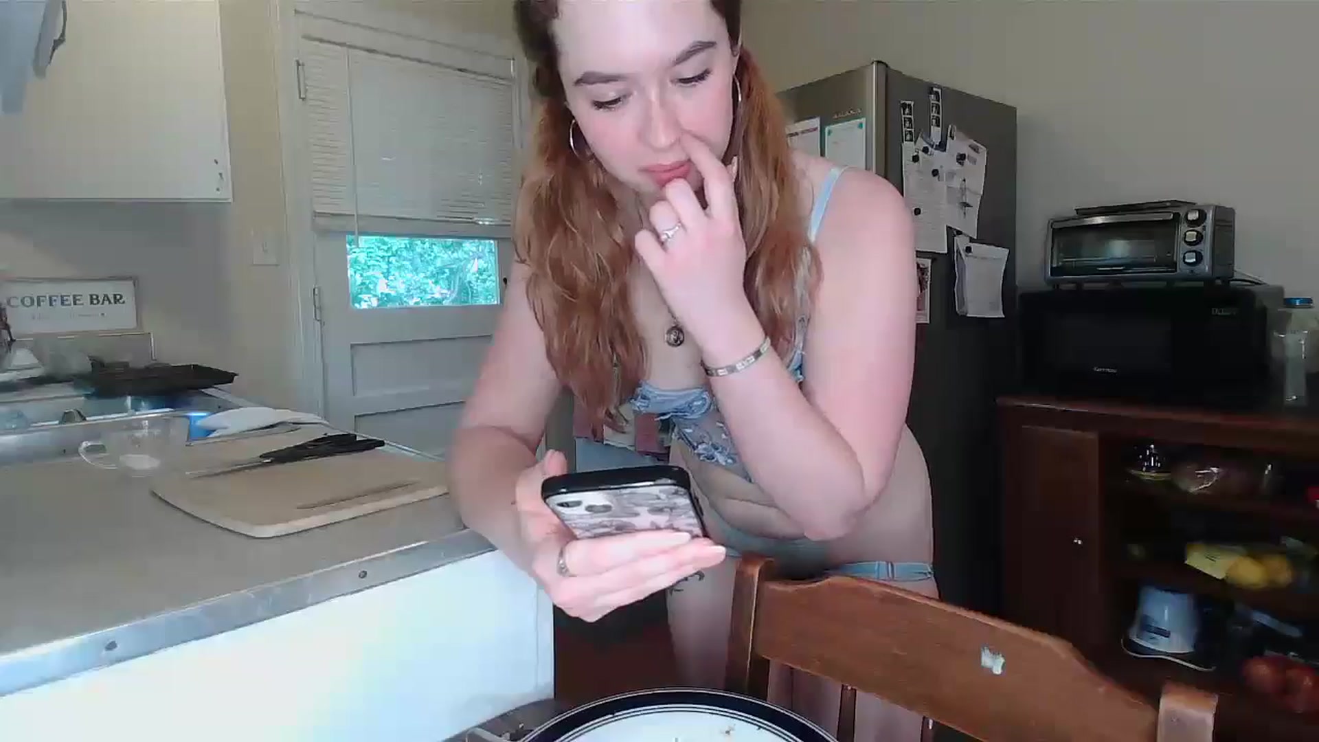 Gallery image thumbnail from Honeyandroses's myfreecams stream on, 06/18/2024, 24:33 image 9 of 20