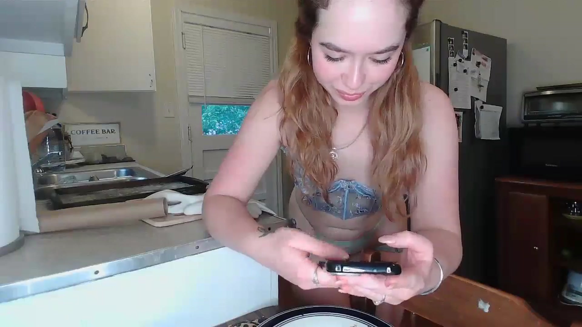 Gallery image thumbnail from Honeyandroses's myfreecams stream on, 06/18/2024, 24:33 image 18 of 20