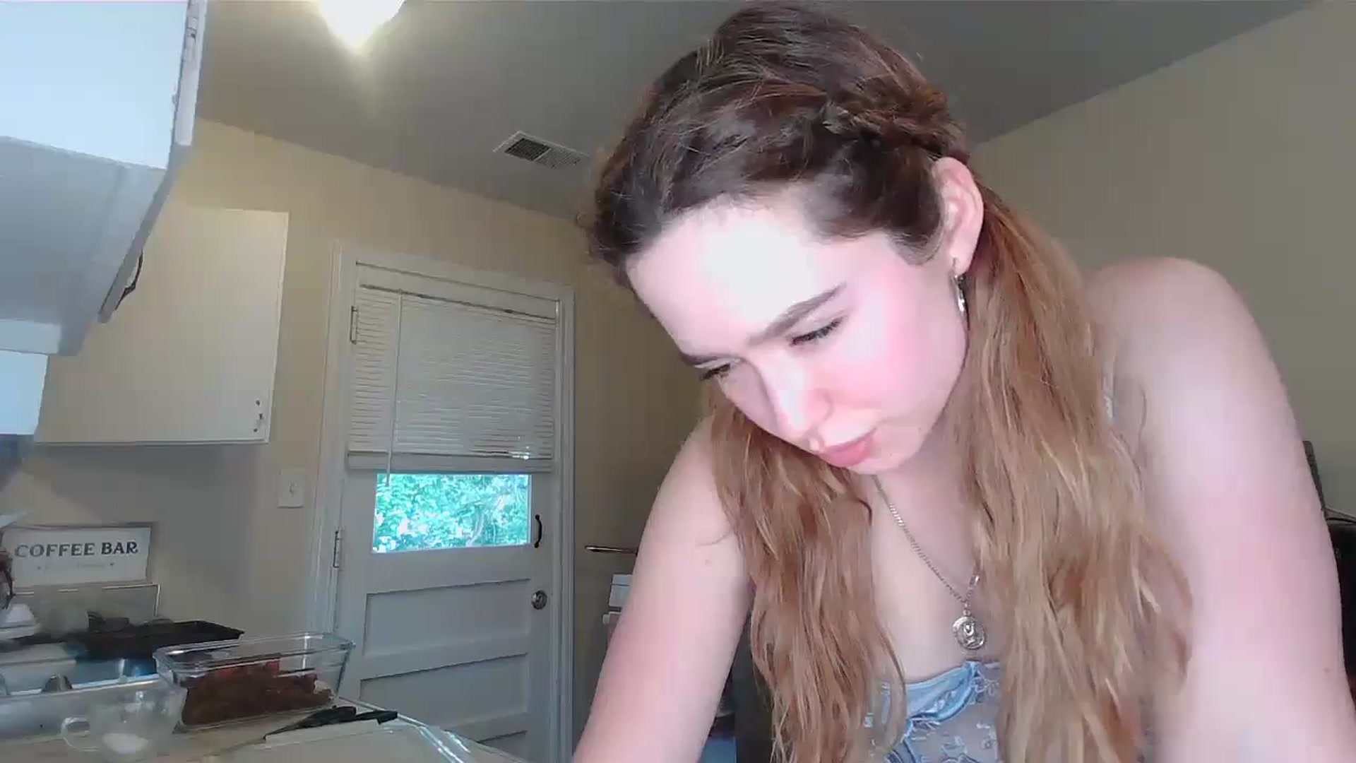 Gallery image thumbnail from Honeyandroses's myfreecams stream on, 06/18/2024, 24:33 image 5 of 20