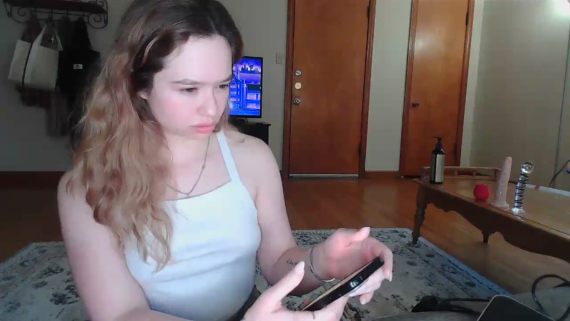 Gallery image thumbnail from Honeyandroses's myfreecams stream on, 06/28/2024, 01:01 image 17 of 20