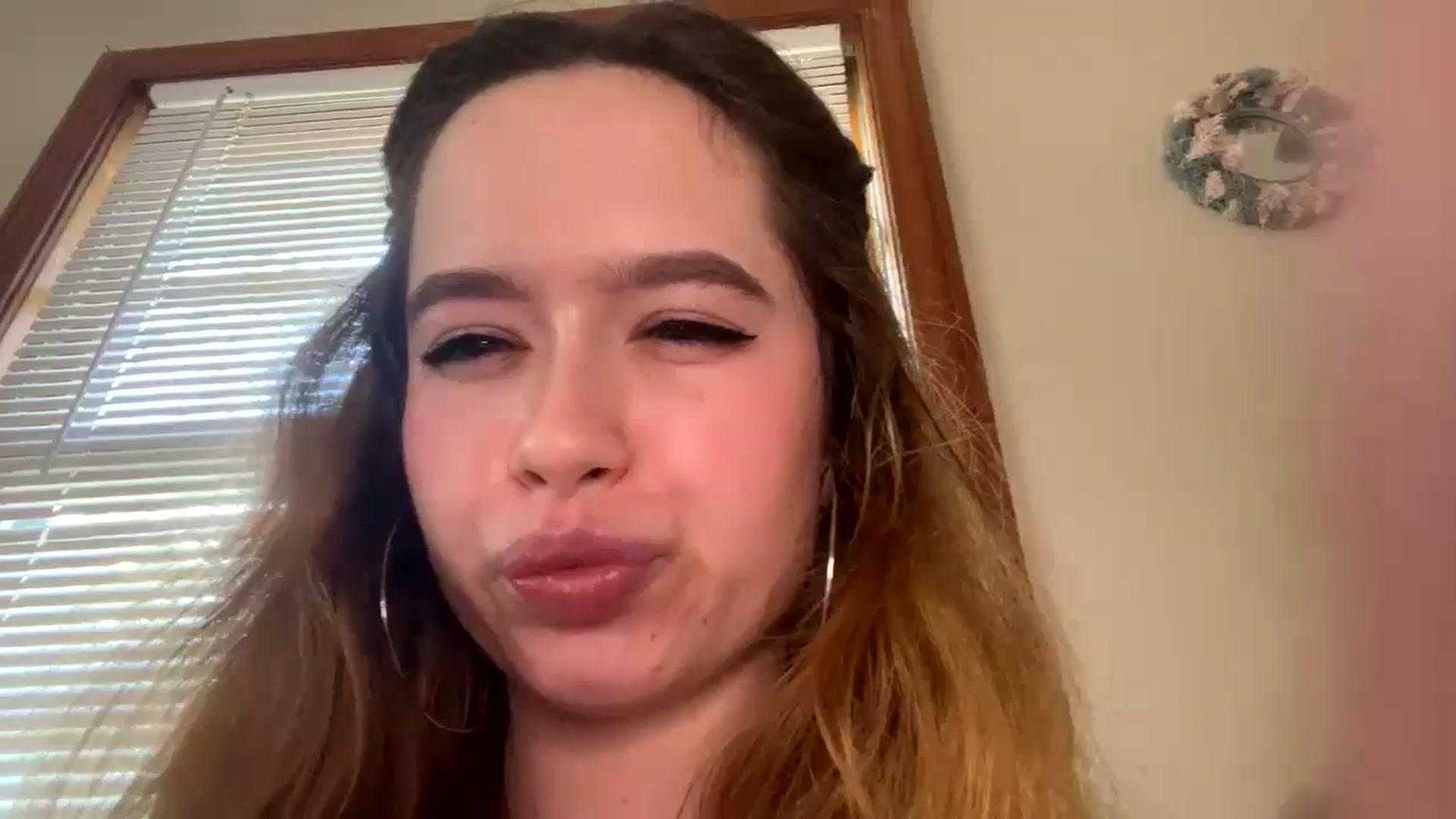 Gallery image thumbnail from Honeyandroses's myfreecams stream on, 06/29/2024, 19:07 image 17 of 20